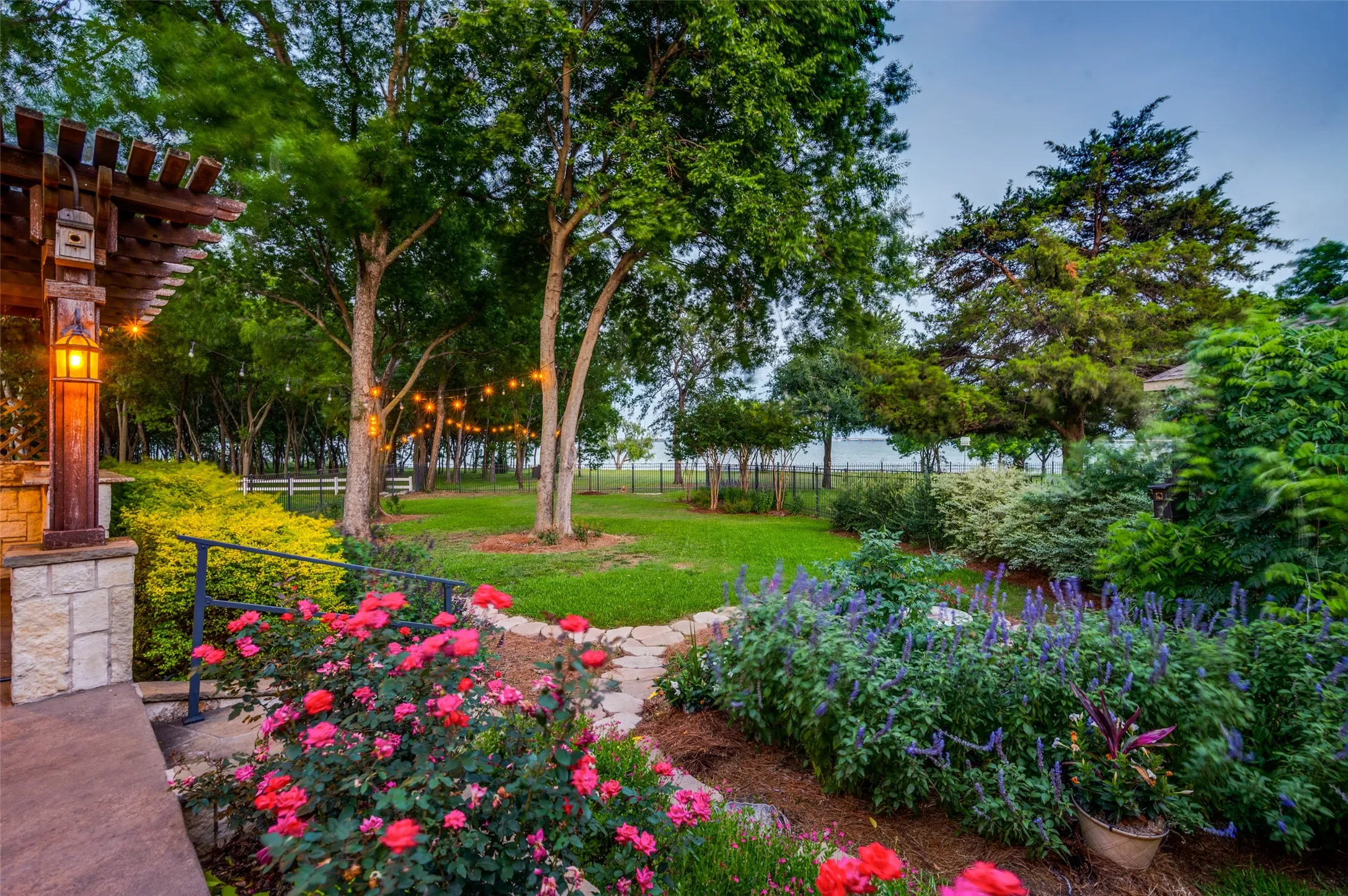 Single Family Residence For Sale in Denton County , 730 Peninsula Bend, Shady Shores, Texas 76208, 4 Bedroom, 3 Bathroom, 3 Garage spaces, 3,441 Sqft, built in 2002, Price $1,195,000, mls#21279164, Real Estate Agent in Shady Shores, Homes For Sale in Denton county, Homes For Sale in Shady Shores, Realtor in Shady Shores Texas, Real Estate Brokerage Independent Realty Texas, Luminita Cordes Realtor