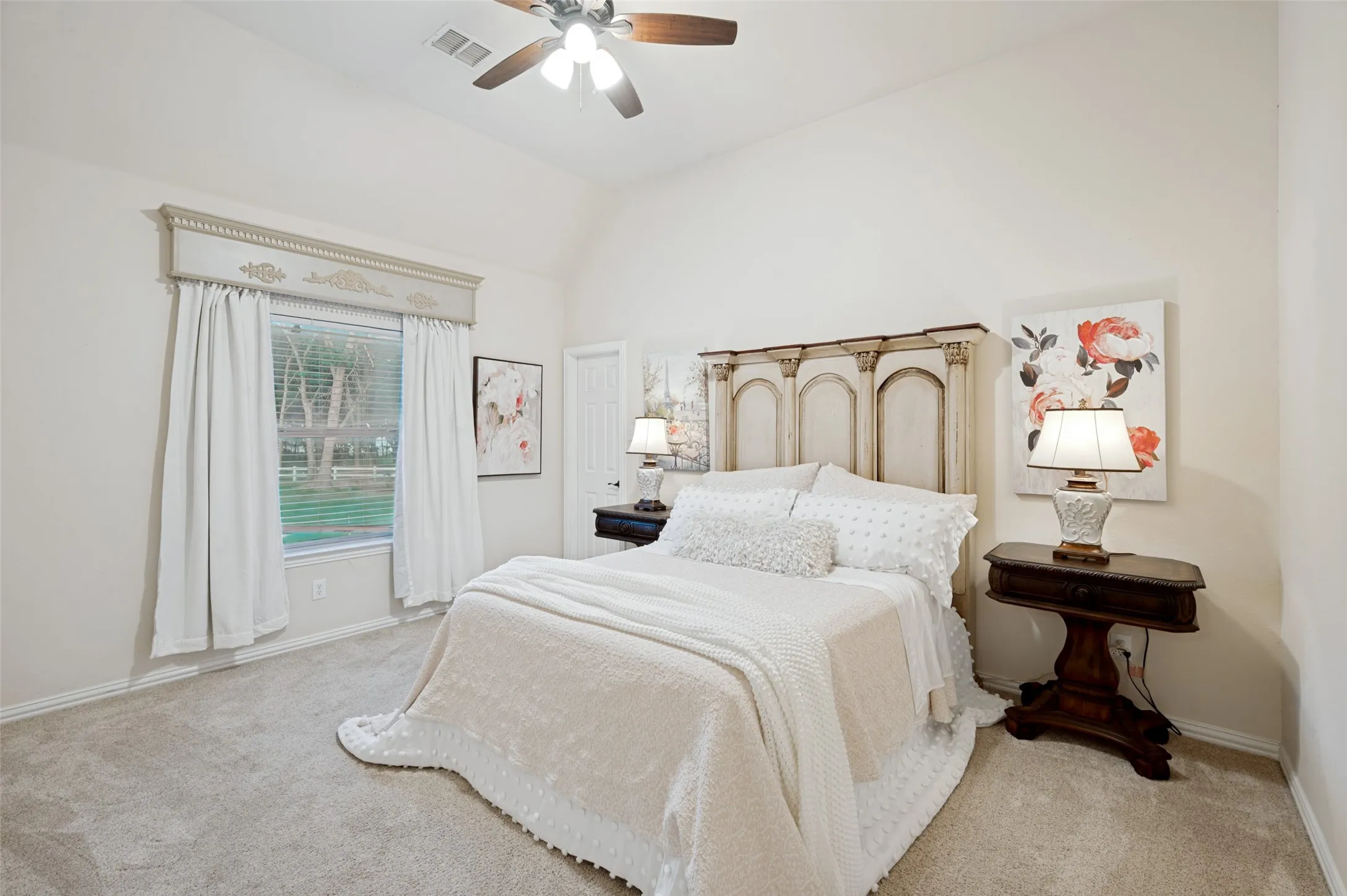 Single Family Residence For Sale in Denton County , 730 Peninsula Bend, Shady Shores, Texas 76208, 4 Bedroom, 3 Bathroom, 3 Garage spaces, 3,441 Sqft, built in 2002, Price $1,195,000, mls#21279164, Real Estate Agent in Shady Shores, Homes For Sale in Denton county, Homes For Sale in Shady Shores, Realtor in Shady Shores Texas, Real Estate Brokerage Independent Realty Texas, Luminita Cordes Realtor