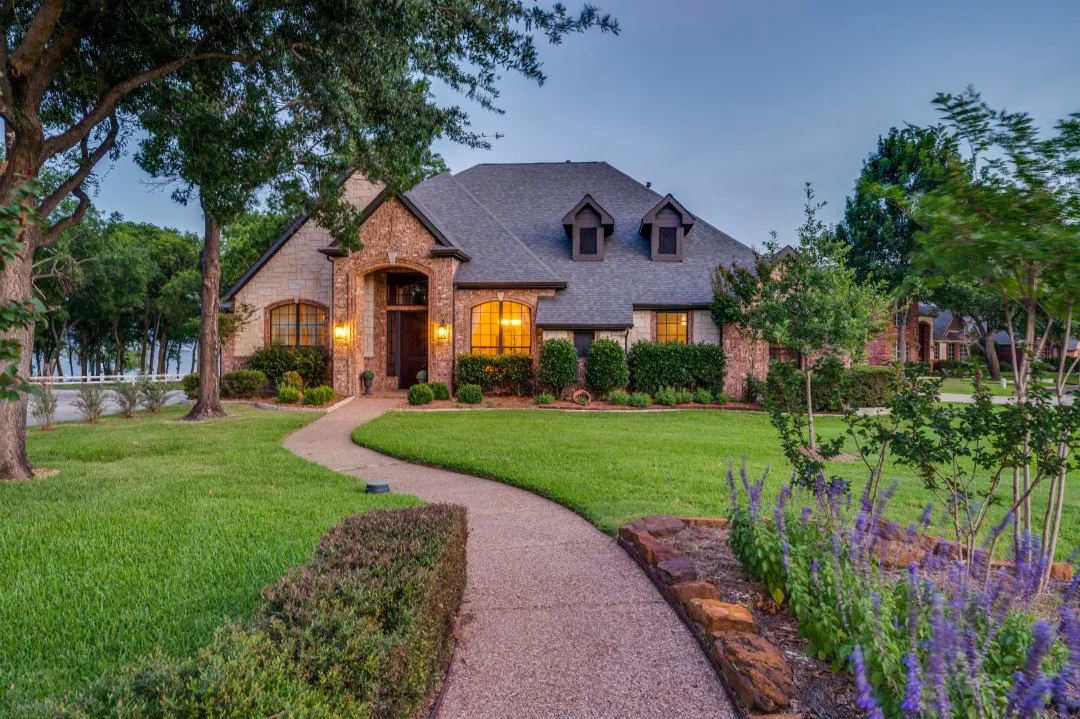 Single Family Residence For Sale in Denton County , 730 Peninsula Bend, Shady Shores, Texas 76208, 4 Bedroom, 3 Bathroom, 3 Garage spaces, 3,441 Sqft, built in 2002, Price $1,195,000, mls#21279164, Real Estate Agent in Shady Shores, Homes For Sale in Denton county, Homes For Sale in Shady Shores, Realtor in Shady Shores Texas, Real Estate Brokerage Independent Realty Texas, Luminita Cordes Realtor