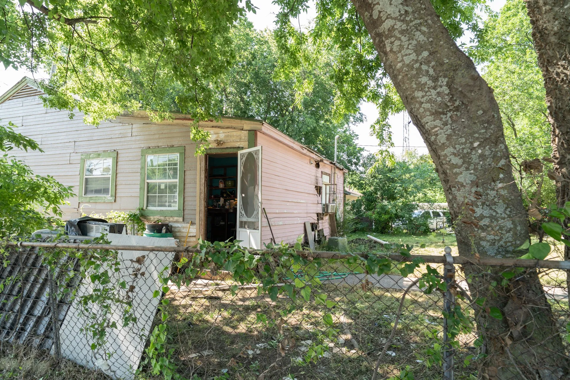 Single Family Residence For Sale in Dallas County , 3403 Alabama Avenue, Dallas, Texas 75216, 3 Bedroom, 1 Bathroom, Garage spaces, 1,263 Sqft, built in 1948, mls#21279007, Real Estate Agent in Dallas, Homes For Sale in Dallas county, Homes For Sale in Dallas, Realtor in Dallas Texas, Real Estate Brokerage Independent Realty Texas, Luminita Cordes Realtor