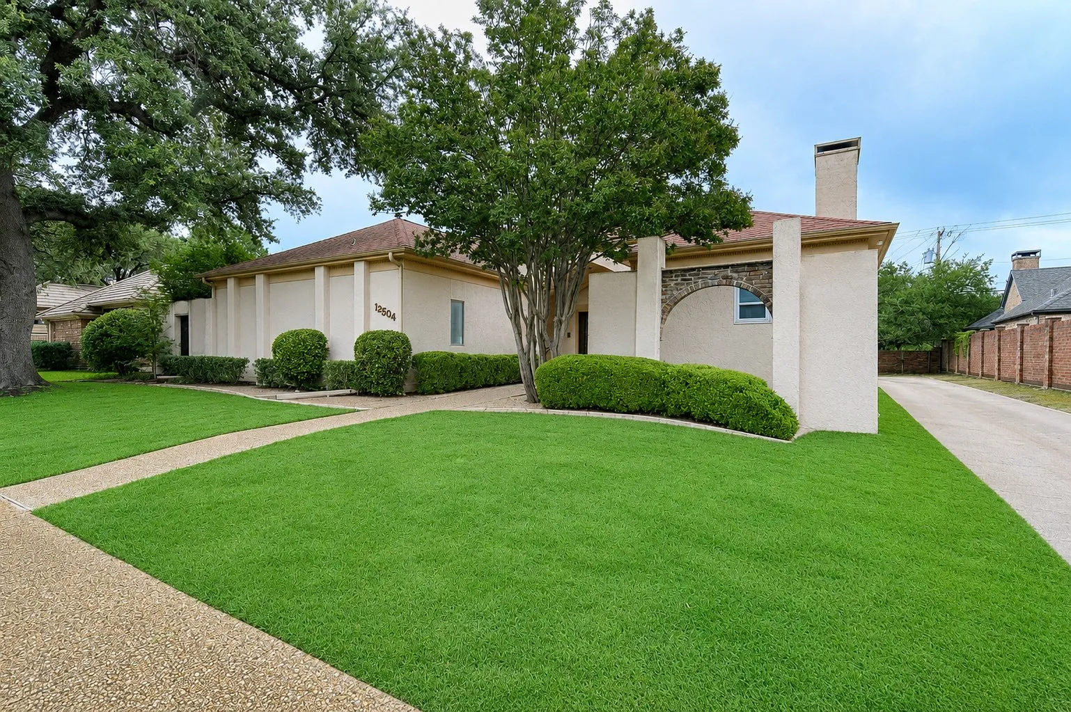 Single Family Residence For Sale in Dallas County , 12504 Renoir Lane, Dallas, Texas 75230, 5 Bedroom, 4 Bathroom, Garage spaces, 4,207 Sqft, built in 1981, Price $999,999, mls#21270689, Real Estate Agent in Dallas, Homes For Sale in Dallas county, Homes For Sale in Dallas, Realtor in Dallas Texas, Real Estate Brokerage Independent Realty Texas, Luminita Cordes Realtor