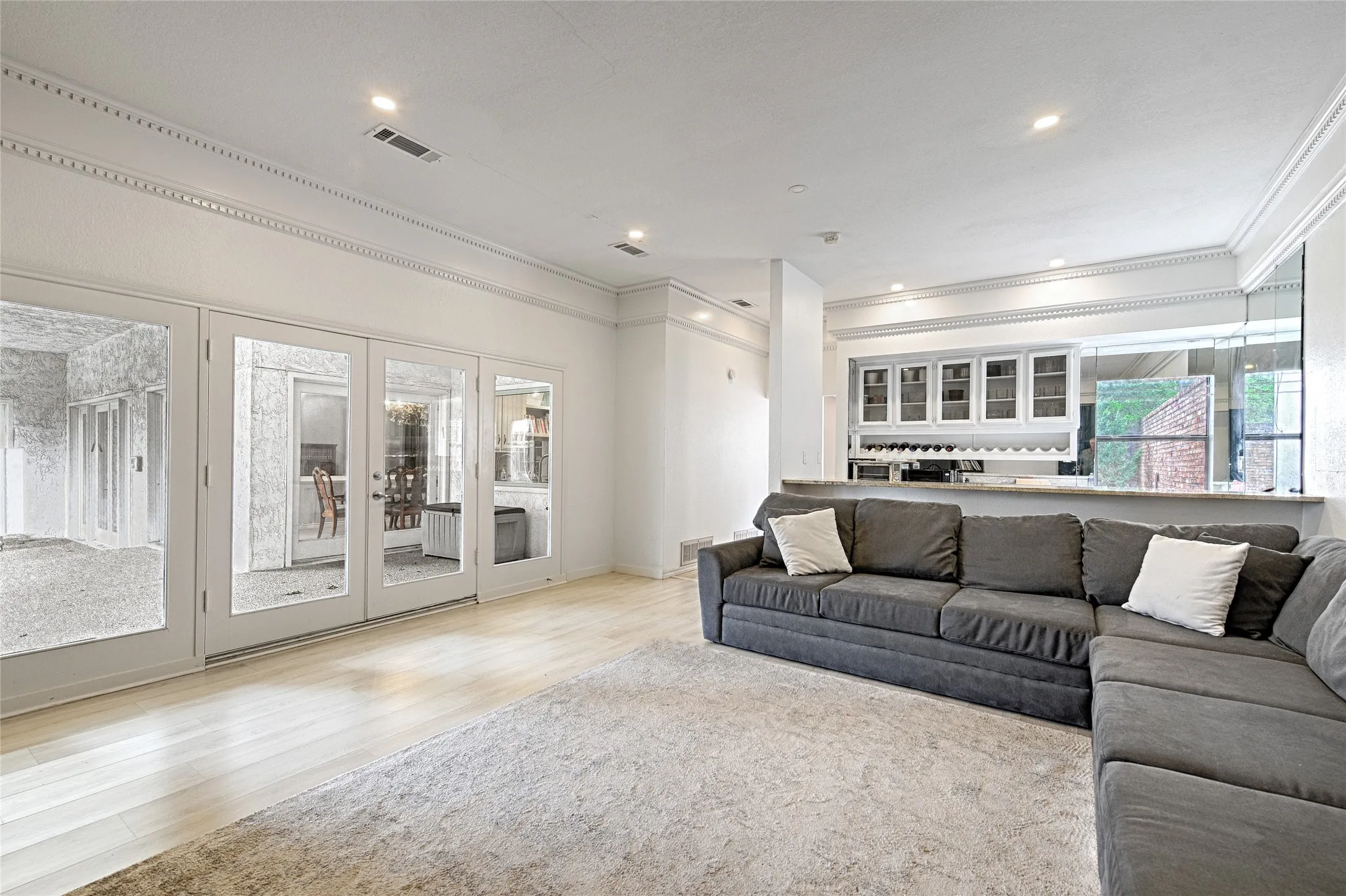 Single Family Residence For Sale in Dallas County , 12504 Renoir Lane, Dallas, Texas 75230, 5 Bedroom, 4 Bathroom, Garage spaces, 4,207 Sqft, built in 1981, Price $999,999, mls#21270689, Real Estate Agent in Dallas, Homes For Sale in Dallas county, Homes For Sale in Dallas, Realtor in Dallas Texas, Real Estate Brokerage Independent Realty Texas, Luminita Cordes Realtor