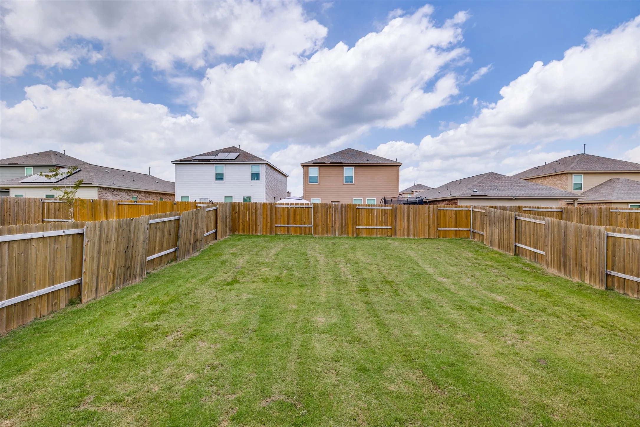 Single Family Residence For Sale in Collin County , 1108 Ginsburg Lane, Princeton, Texas 75407, 3 Bedroom, 3 Bathroom, 2 Garage spaces, 2,112 Sqft, built in 2023, mls#21277007, Real Estate Agent in Princeton, Homes For Sale in Collin county, Homes For Sale in Princeton, Realtor in Princeton Texas, Real Estate Brokerage Independent Realty Texas, Luminita Cordes Realtor