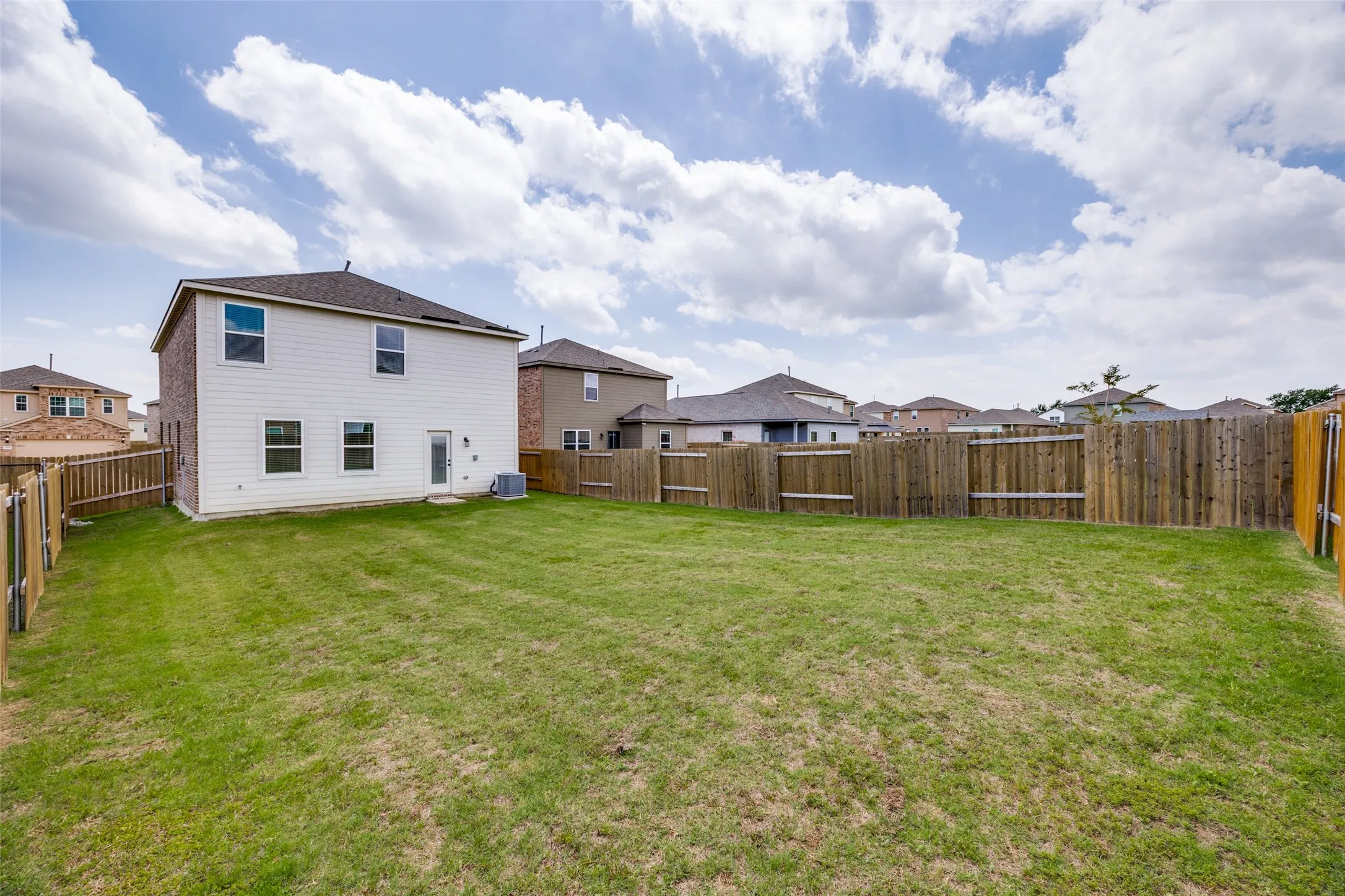 Single Family Residence For Sale in Collin County , 1108 Ginsburg Lane, Princeton, Texas 75407, 3 Bedroom, 3 Bathroom, 2 Garage spaces, 2,112 Sqft, built in 2023, mls#21277007, Real Estate Agent in Princeton, Homes For Sale in Collin county, Homes For Sale in Princeton, Realtor in Princeton Texas, Real Estate Brokerage Independent Realty Texas, Luminita Cordes Realtor