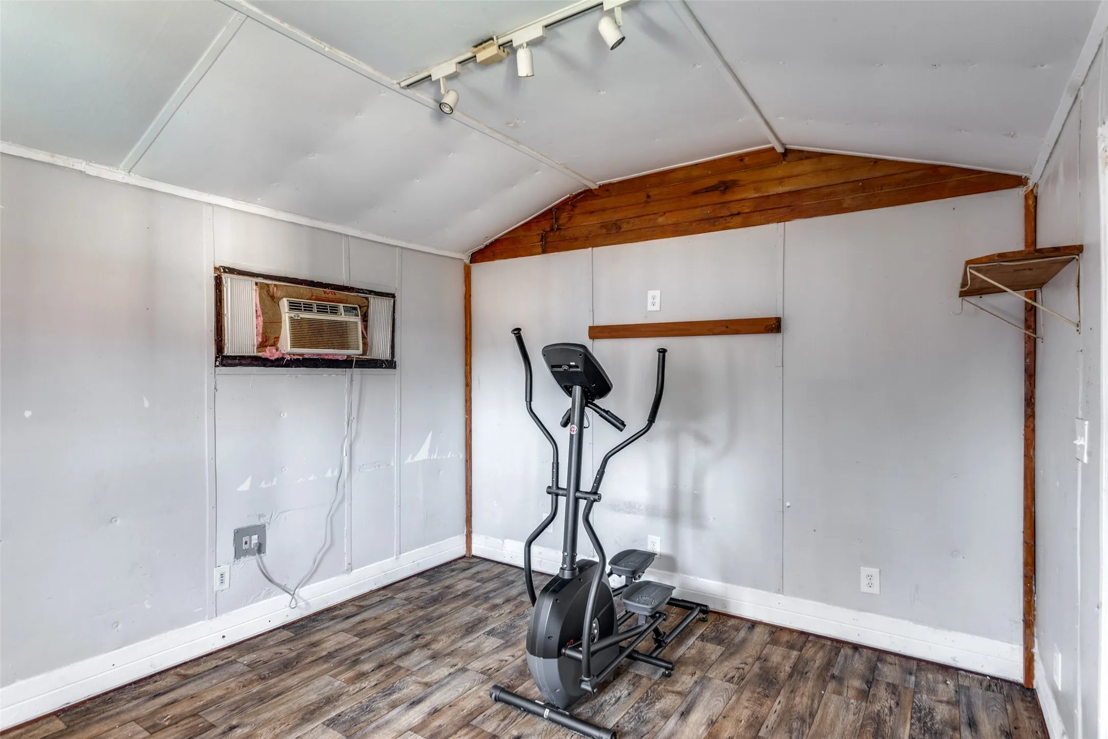 Extra space, home office, gym, or whatever your needs require, this shed is a bonus!
