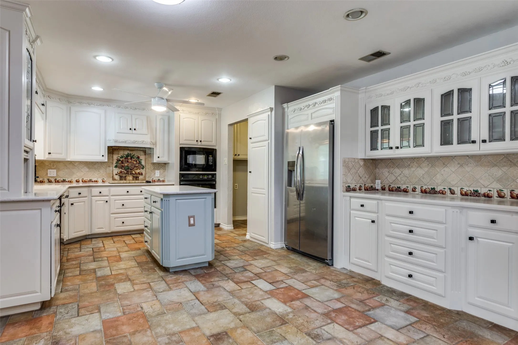 Single Family Residence For Sale in Johnson County , 721 NW Ann Lois Lane, Burleson, Texas 76028, 3 Bedroom, 2 Bathroom, 2 Garage spaces, 1,909 Sqft, built in 1975, mls#21277002, Real Estate Agent in Burleson, Homes For Sale in Johnson county, Homes For Sale in Burleson, Realtor in Burleson Texas, Real Estate Brokerage Independent Realty Texas, Luminita Cordes Realtor