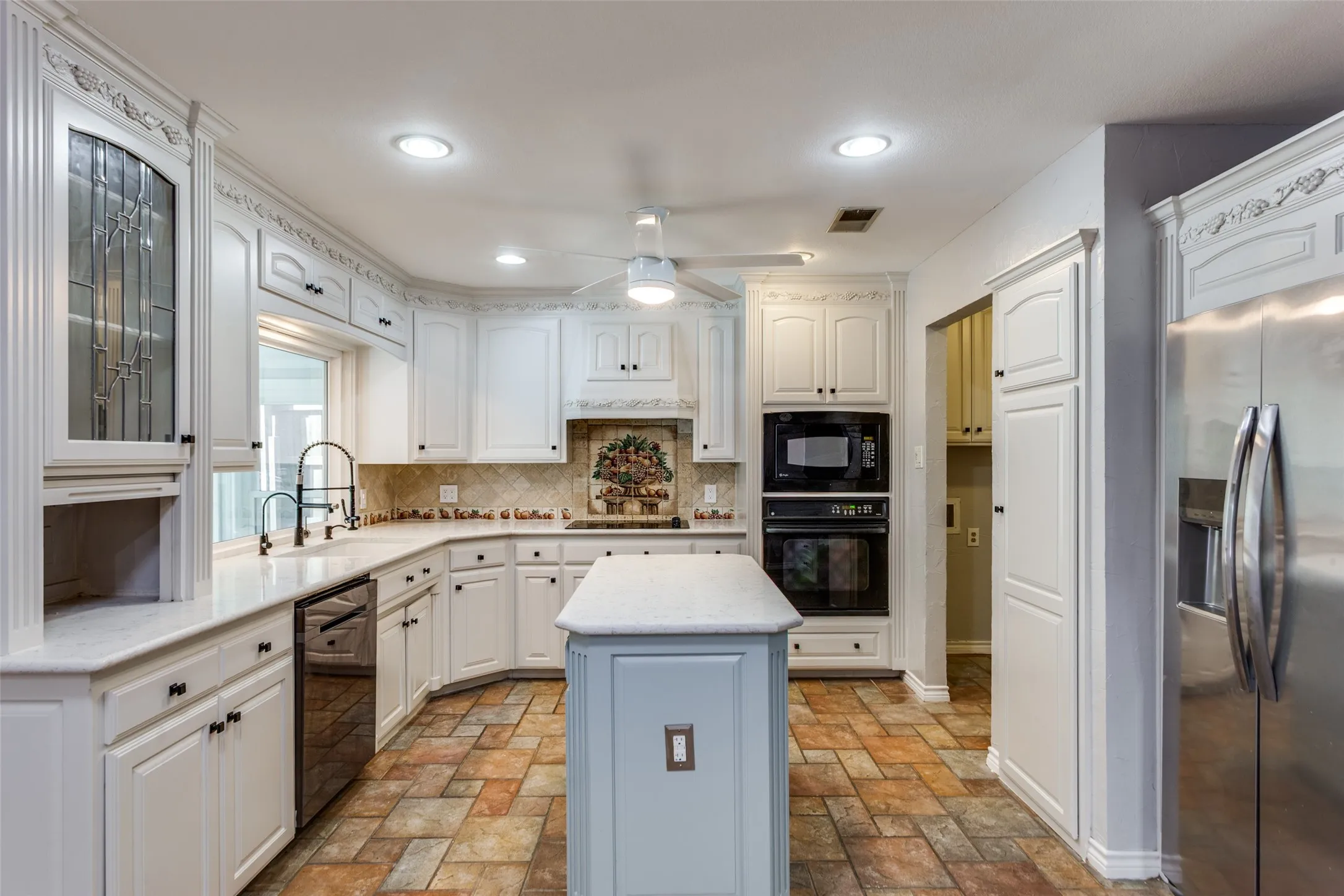 Single Family Residence For Sale in Johnson County , 721 NW Ann Lois Lane, Burleson, Texas 76028, 3 Bedroom, 2 Bathroom, 2 Garage spaces, 1,909 Sqft, built in 1975, mls#21277002, Real Estate Agent in Burleson, Homes For Sale in Johnson county, Homes For Sale in Burleson, Realtor in Burleson Texas, Real Estate Brokerage Independent Realty Texas, Luminita Cordes Realtor