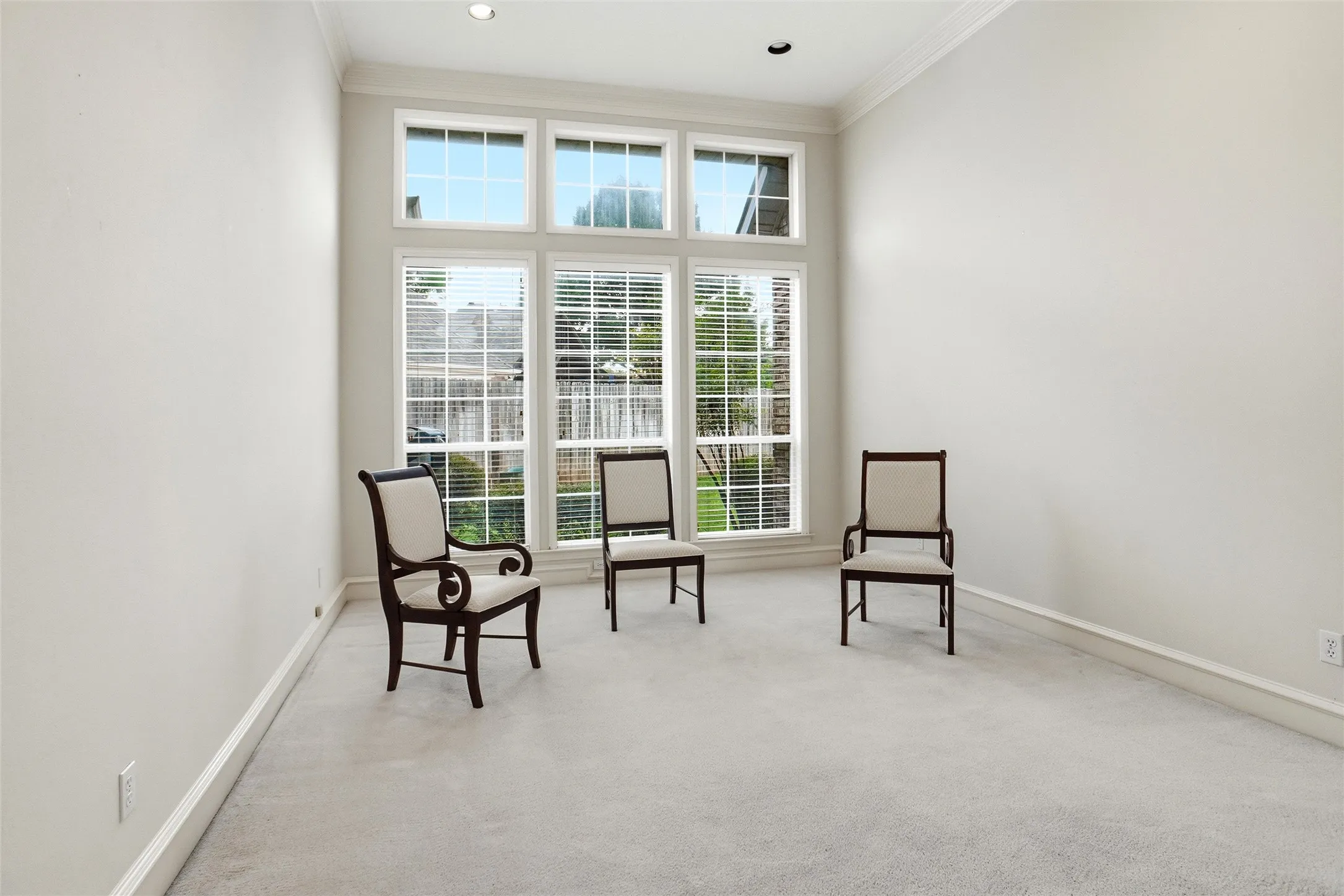 Single Family Residence For Sale in Tarrant County , 1620 Oak Creek Drive, Hurst, Texas 76054, 3 Bedroom, 2 Bathroom, 2 Garage spaces, 2,168 Sqft, built in 1994, mls#21279648, Real Estate Agent in Hurst, Homes For Sale in Tarrant county, Homes For Sale in Hurst, Realtor in Hurst Texas, Real Estate Brokerage Independent Realty Texas, Luminita Cordes Realtor