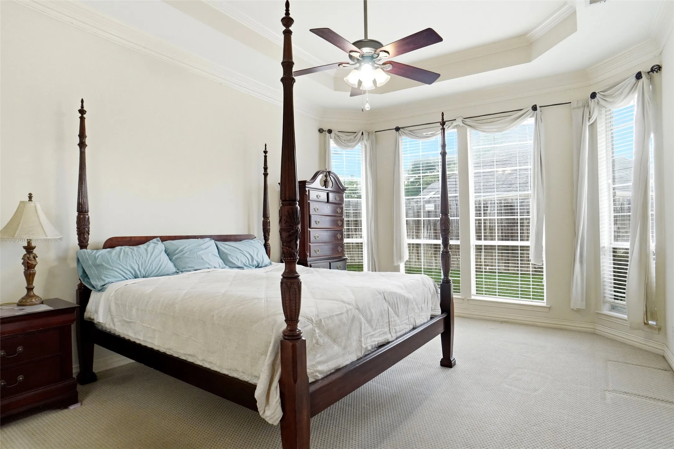 Single Family Residence For Sale in Tarrant County , 1620 Oak Creek Drive, Hurst, Texas 76054, 3 Bedroom, 2 Bathroom, 2 Garage spaces, 2,168 Sqft, built in 1994, mls#21279648, Real Estate Agent in Hurst, Homes For Sale in Tarrant county, Homes For Sale in Hurst, Realtor in Hurst Texas, Real Estate Brokerage Independent Realty Texas, Luminita Cordes Realtor