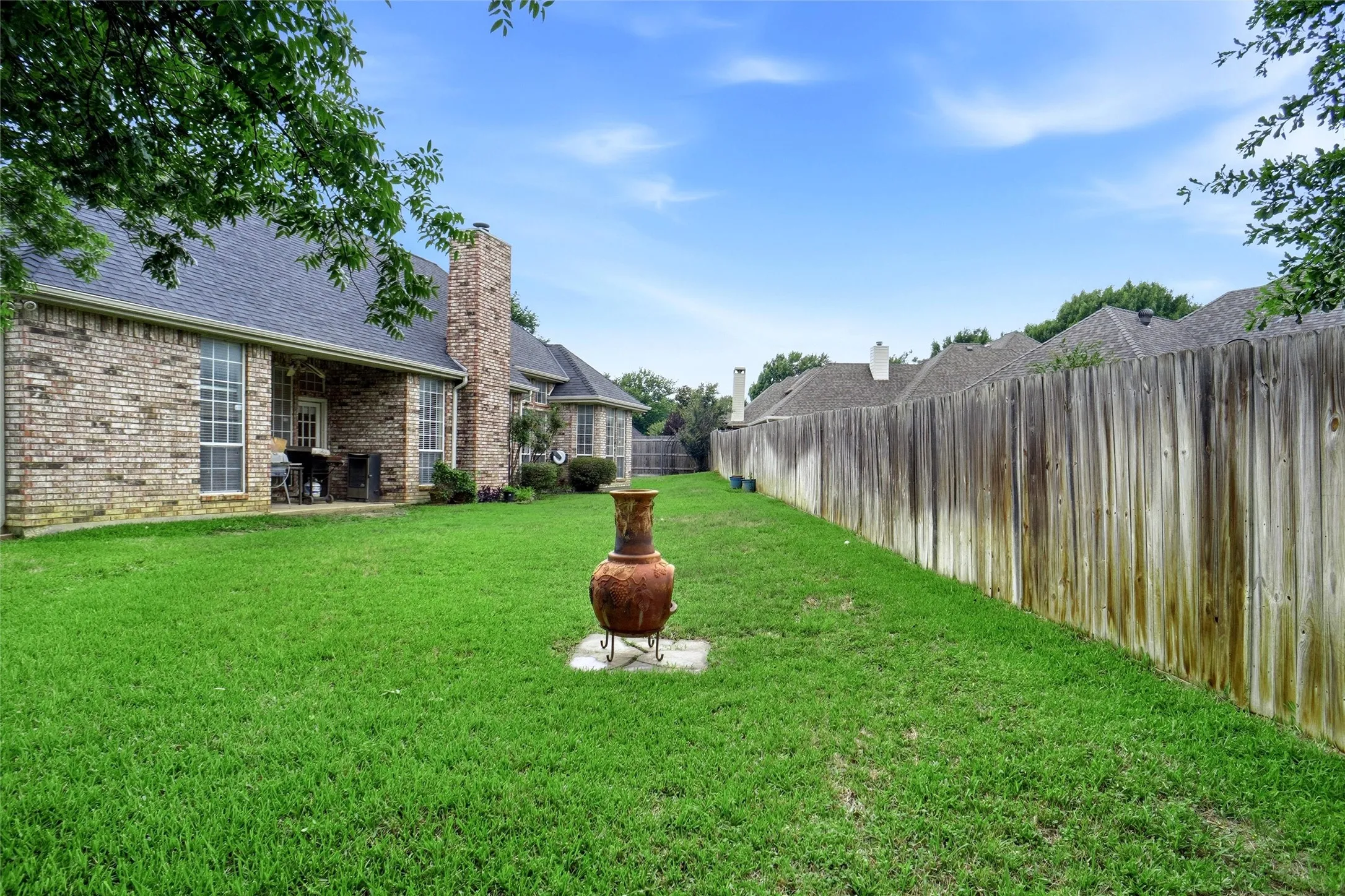 Single Family Residence For Sale in Tarrant County , 1620 Oak Creek Drive, Hurst, Texas 76054, 3 Bedroom, 2 Bathroom, 2 Garage spaces, 2,168 Sqft, built in 1994, mls#21279648, Real Estate Agent in Hurst, Homes For Sale in Tarrant county, Homes For Sale in Hurst, Realtor in Hurst Texas, Real Estate Brokerage Independent Realty Texas, Luminita Cordes Realtor