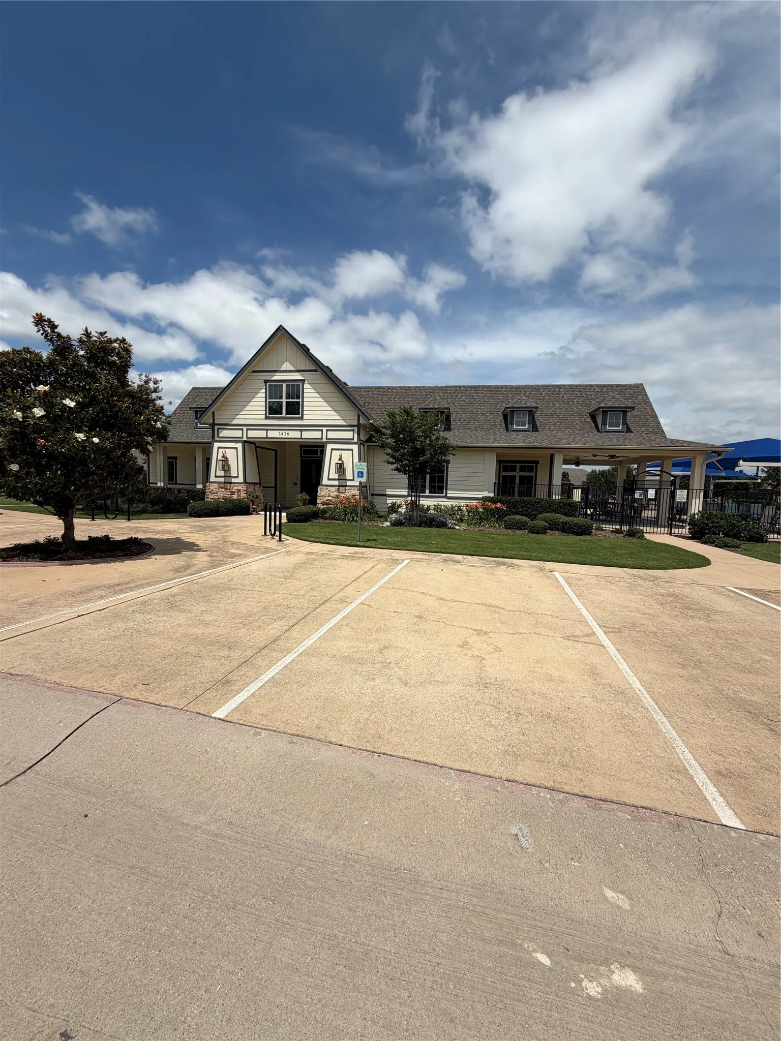 Isabella Village Clubhouse and Pool