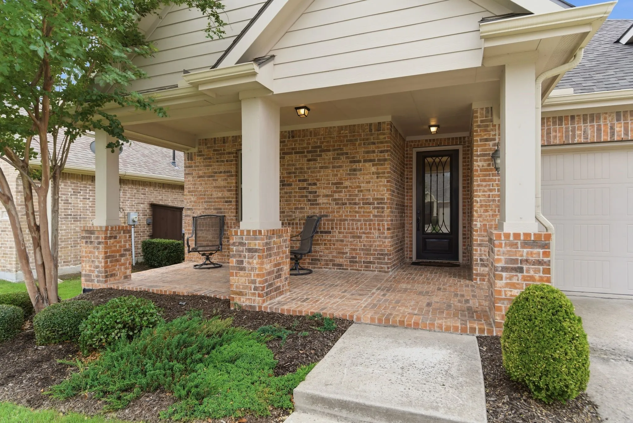Single Family Residence For Sale in Denton County , 616 Caudle Lane, Savannah, Texas 76227, 3 Bedroom, 3 Bathroom, 2 Garage spaces, 2,405 Sqft, built in 2016, mls#21279617, Real Estate Agent in Savannah, Homes For Sale in Denton county, Homes For Sale in Savannah, Realtor in Savannah Texas, Real Estate Brokerage Independent Realty Texas, Luminita Cordes Realtor