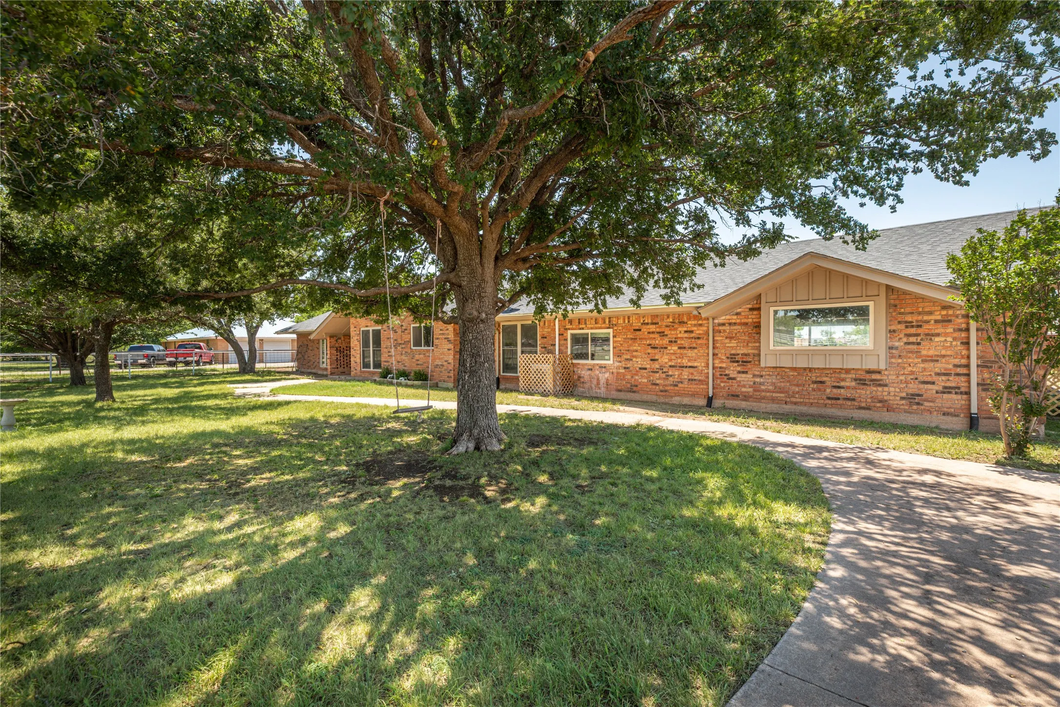 Single Family Residence For Sale in Taylor County , 8217 S FM 707, Abilene, Texas 79602, 4 Bedroom, 3 Bathroom, 2 Garage spaces, 3,012 Sqft, built in 1980, mls#21280603, Real Estate Agent in Abilene, Homes For Sale in Taylor county, Homes For Sale in Abilene, Realtor in Abilene Texas, Real Estate Brokerage Independent Realty Texas, Luminita Cordes Realtor