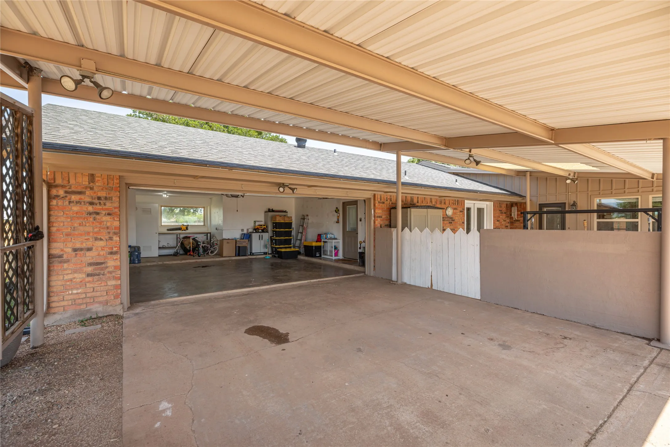 Single Family Residence For Sale in Taylor County , 8217 S FM 707, Abilene, Texas 79602, 4 Bedroom, 3 Bathroom, 2 Garage spaces, 3,012 Sqft, built in 1980, mls#21280603, Real Estate Agent in Abilene, Homes For Sale in Taylor county, Homes For Sale in Abilene, Realtor in Abilene Texas, Real Estate Brokerage Independent Realty Texas, Luminita Cordes Realtor