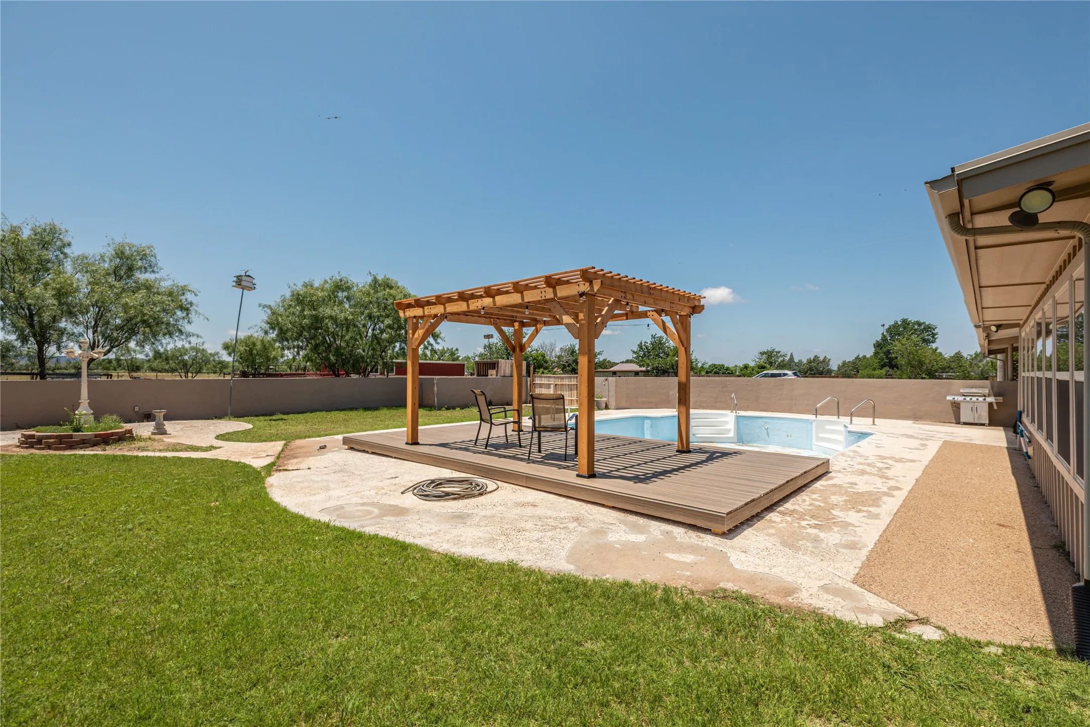 Single Family Residence For Sale in Taylor County , 8217 S FM 707, Abilene, Texas 79602, 4 Bedroom, 3 Bathroom, 2 Garage spaces, 3,012 Sqft, built in 1980, mls#21280603, Real Estate Agent in Abilene, Homes For Sale in Taylor county, Homes For Sale in Abilene, Realtor in Abilene Texas, Real Estate Brokerage Independent Realty Texas, Luminita Cordes Realtor