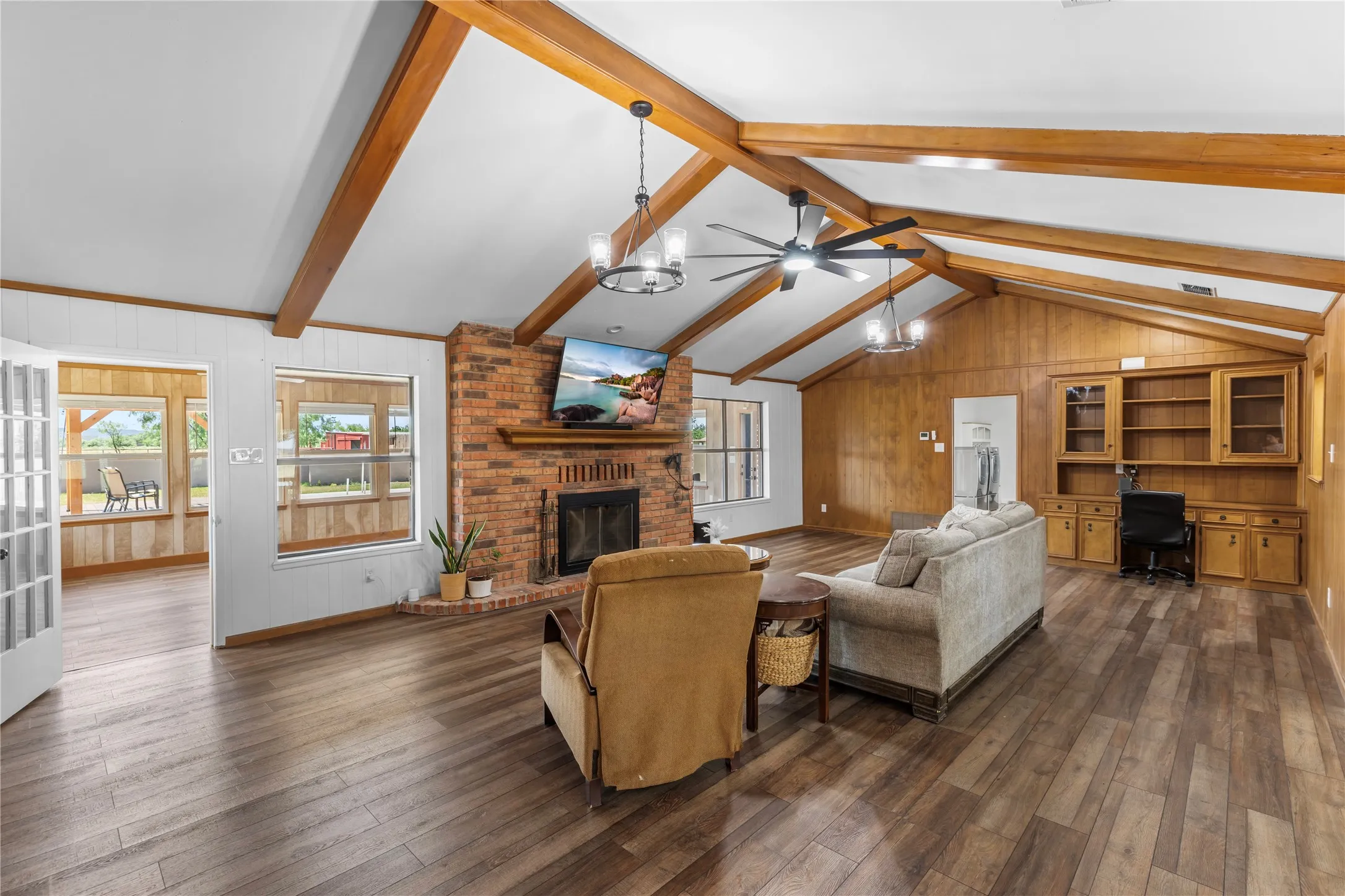 Single Family Residence For Sale in Taylor County , 8217 S FM 707, Abilene, Texas 79602, 4 Bedroom, 3 Bathroom, 2 Garage spaces, 3,012 Sqft, built in 1980, mls#21280603, Real Estate Agent in Abilene, Homes For Sale in Taylor county, Homes For Sale in Abilene, Realtor in Abilene Texas, Real Estate Brokerage Independent Realty Texas, Luminita Cordes Realtor