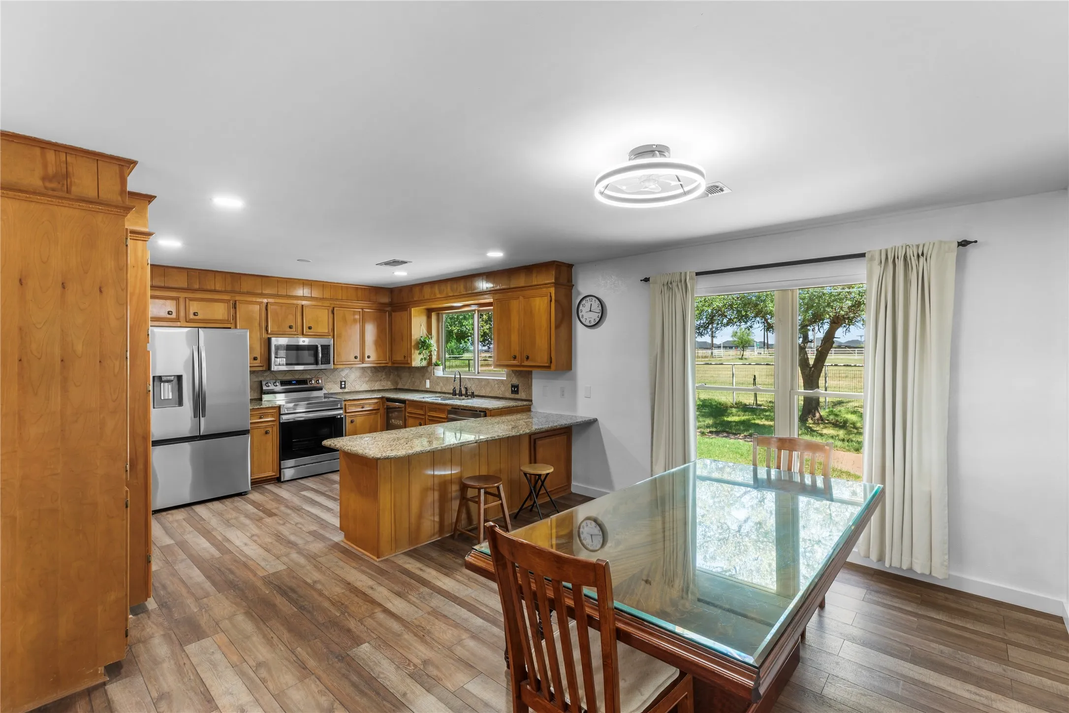 Single Family Residence For Sale in Taylor County , 8217 S FM 707, Abilene, Texas 79602, 4 Bedroom, 3 Bathroom, 2 Garage spaces, 3,012 Sqft, built in 1980, mls#21280603, Real Estate Agent in Abilene, Homes For Sale in Taylor county, Homes For Sale in Abilene, Realtor in Abilene Texas, Real Estate Brokerage Independent Realty Texas, Luminita Cordes Realtor