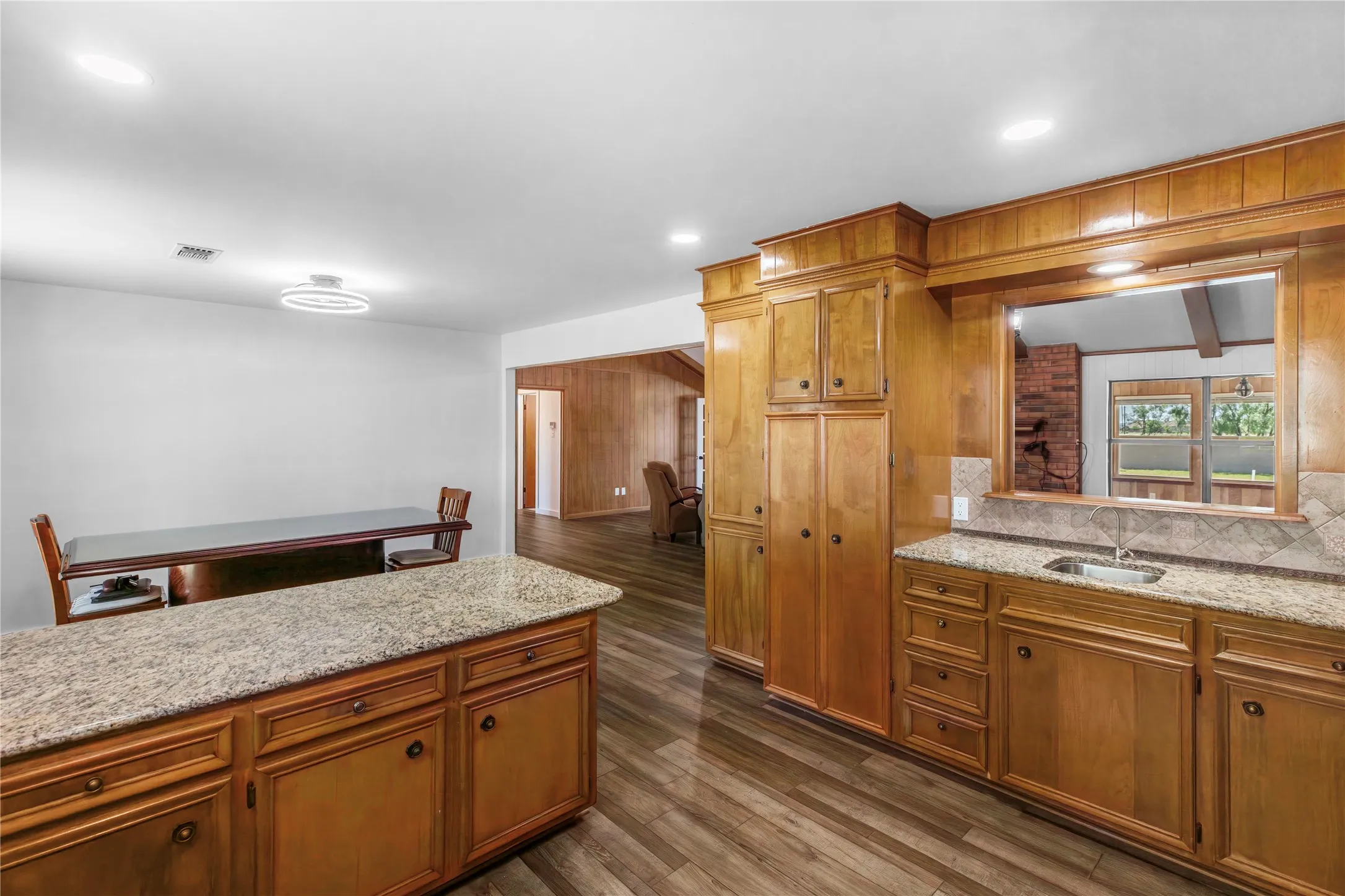 Single Family Residence For Sale in Taylor County , 8217 S FM 707, Abilene, Texas 79602, 4 Bedroom, 3 Bathroom, 2 Garage spaces, 3,012 Sqft, built in 1980, mls#21280603, Real Estate Agent in Abilene, Homes For Sale in Taylor county, Homes For Sale in Abilene, Realtor in Abilene Texas, Real Estate Brokerage Independent Realty Texas, Luminita Cordes Realtor