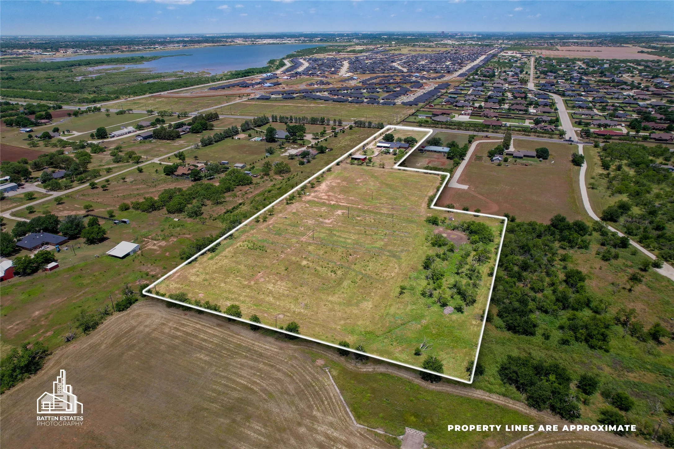 Single Family Residence For Sale in Taylor County , 8217 S FM 707, Abilene, Texas 79602, 4 Bedroom, 3 Bathroom, 2 Garage spaces, 3,012 Sqft, built in 1980, mls#21280603, Real Estate Agent in Abilene, Homes For Sale in Taylor county, Homes For Sale in Abilene, Realtor in Abilene Texas, Real Estate Brokerage Independent Realty Texas, Luminita Cordes Realtor