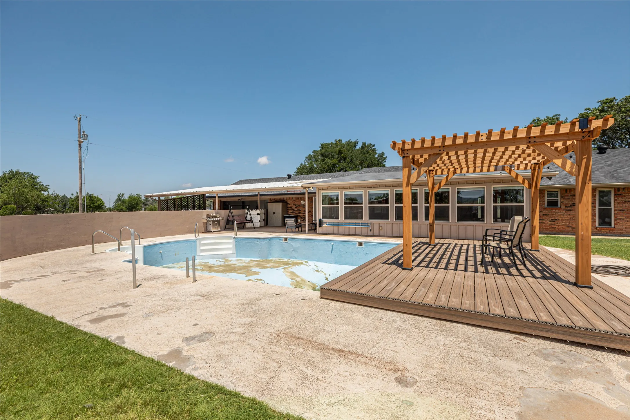 Single Family Residence For Sale in Taylor County , 8217 S FM 707, Abilene, Texas 79602, 4 Bedroom, 3 Bathroom, 2 Garage spaces, 3,012 Sqft, built in 1980, mls#21280603, Real Estate Agent in Abilene, Homes For Sale in Taylor county, Homes For Sale in Abilene, Realtor in Abilene Texas, Real Estate Brokerage Independent Realty Texas, Luminita Cordes Realtor