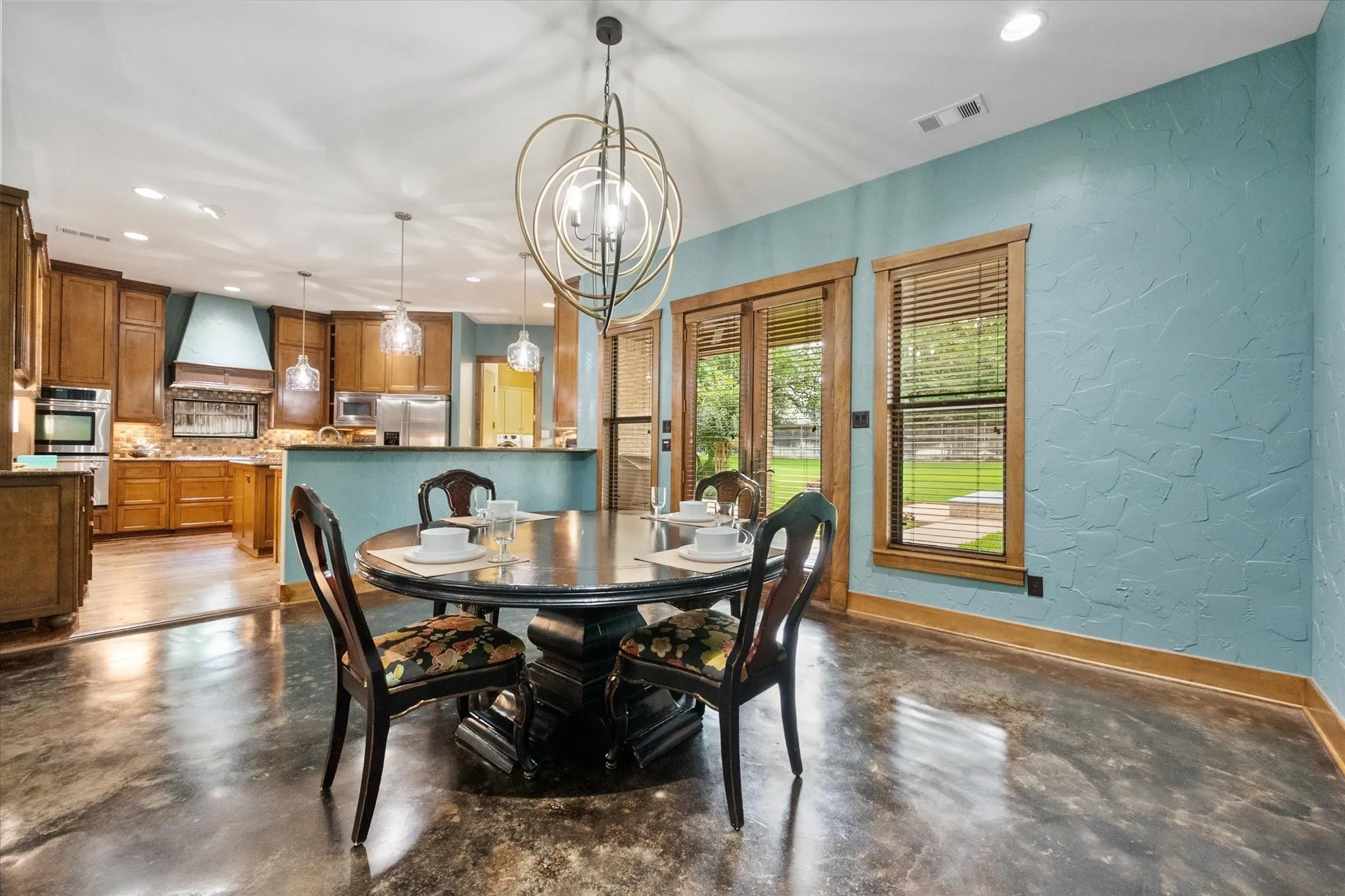 Single Family Residence For Sale in Tarrant County , 2500 Woodbridge Trail, Mansfield, Texas 76063, 4 Bedroom, 5 Bathroom, 3 Garage spaces, 4,258 Sqft, built in 2004, mls#21276591, Real Estate Agent in Mansfield, Homes For Sale in Tarrant county, Homes For Sale in Mansfield, Realtor in Mansfield Texas, Real Estate Brokerage Independent Realty Texas, Luminita Cordes Realtor
