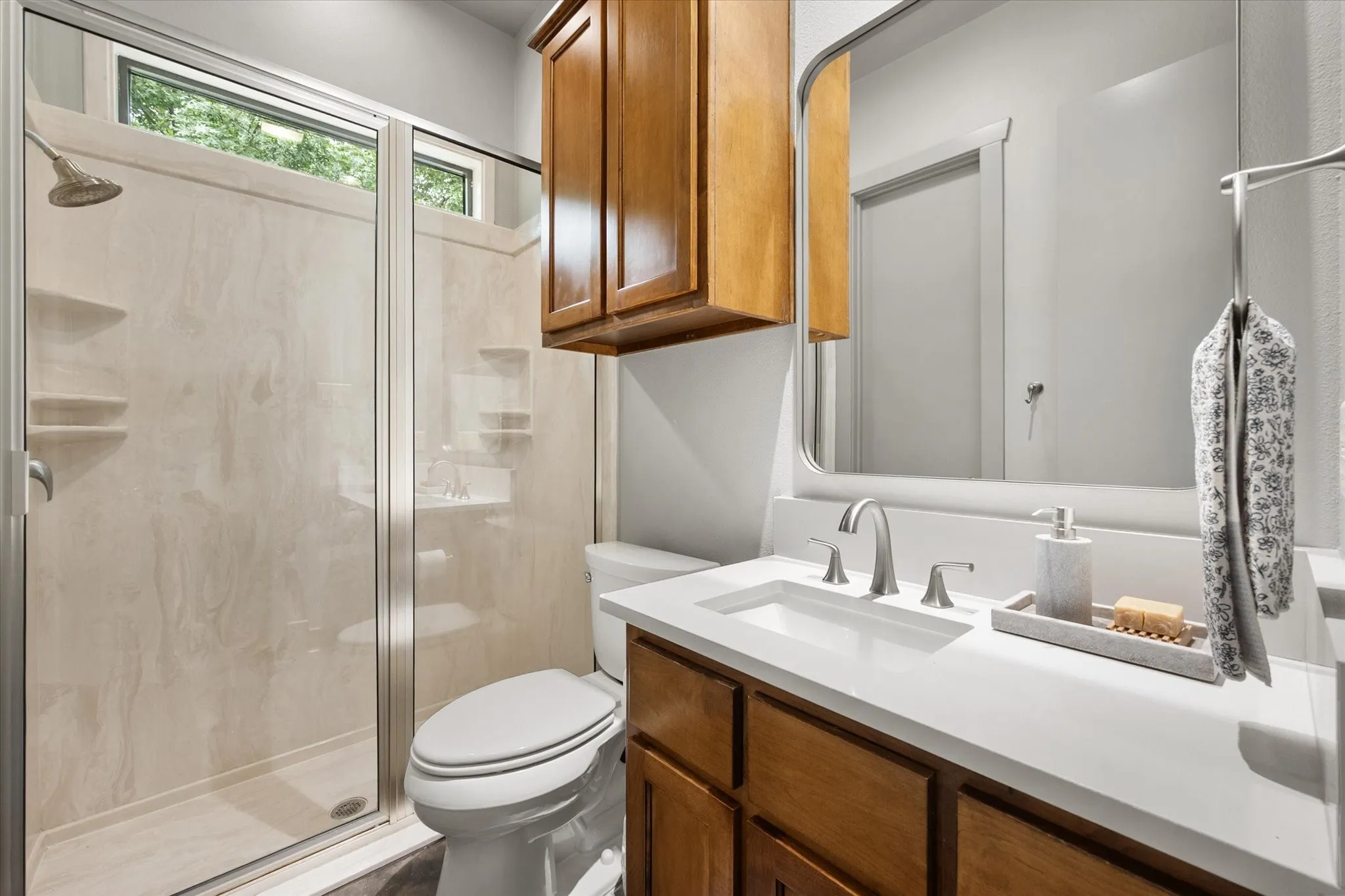 Single Family Residence For Sale in Tarrant County , 2500 Woodbridge Trail, Mansfield, Texas 76063, 4 Bedroom, 5 Bathroom, 3 Garage spaces, 4,258 Sqft, built in 2004, mls#21276591, Real Estate Agent in Mansfield, Homes For Sale in Tarrant county, Homes For Sale in Mansfield, Realtor in Mansfield Texas, Real Estate Brokerage Independent Realty Texas, Luminita Cordes Realtor