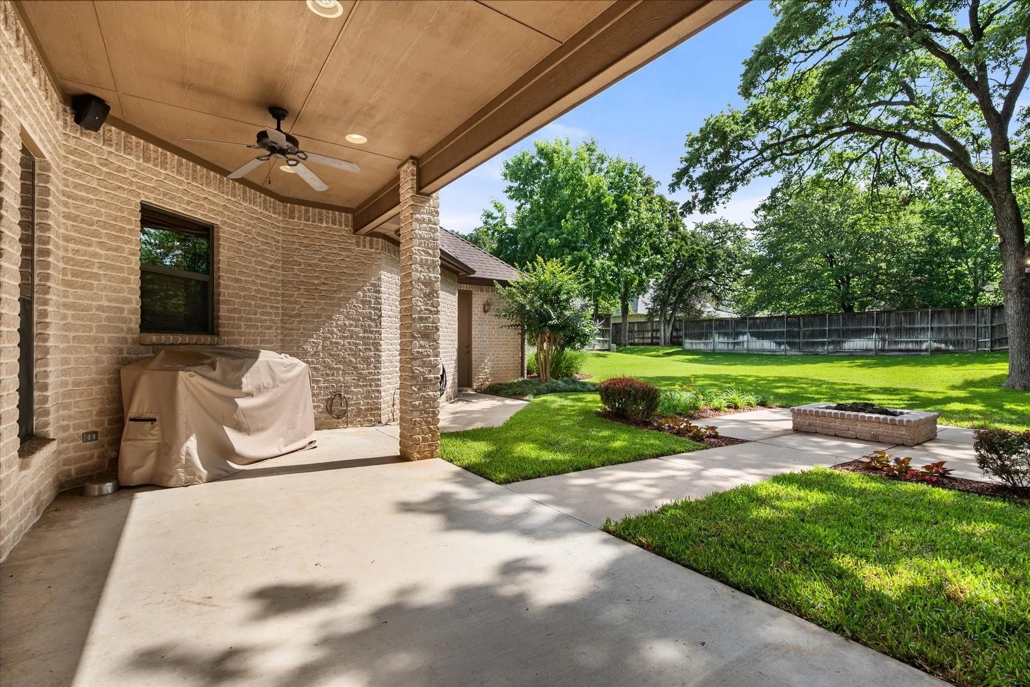 Single Family Residence For Sale in Tarrant County , 2500 Woodbridge Trail, Mansfield, Texas 76063, 4 Bedroom, 5 Bathroom, 3 Garage spaces, 4,258 Sqft, built in 2004, mls#21276591, Real Estate Agent in Mansfield, Homes For Sale in Tarrant county, Homes For Sale in Mansfield, Realtor in Mansfield Texas, Real Estate Brokerage Independent Realty Texas, Luminita Cordes Realtor