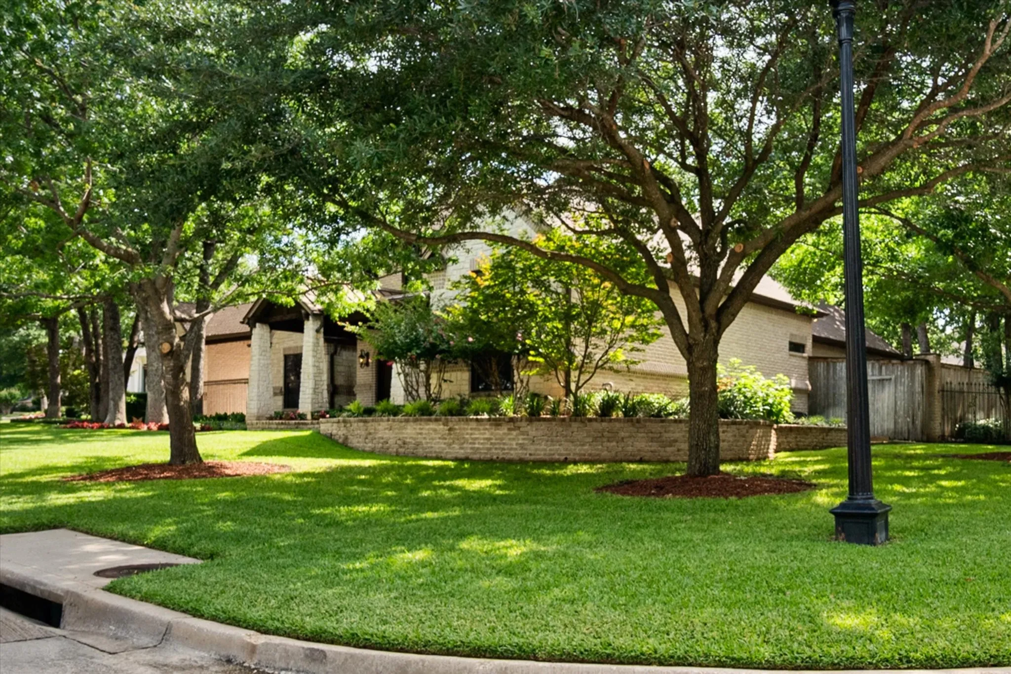 Single Family Residence For Sale in Tarrant County , 2500 Woodbridge Trail, Mansfield, Texas 76063, 4 Bedroom, 5 Bathroom, 3 Garage spaces, 4,258 Sqft, built in 2004, mls#21276591, Real Estate Agent in Mansfield, Homes For Sale in Tarrant county, Homes For Sale in Mansfield, Realtor in Mansfield Texas, Real Estate Brokerage Independent Realty Texas, Luminita Cordes Realtor