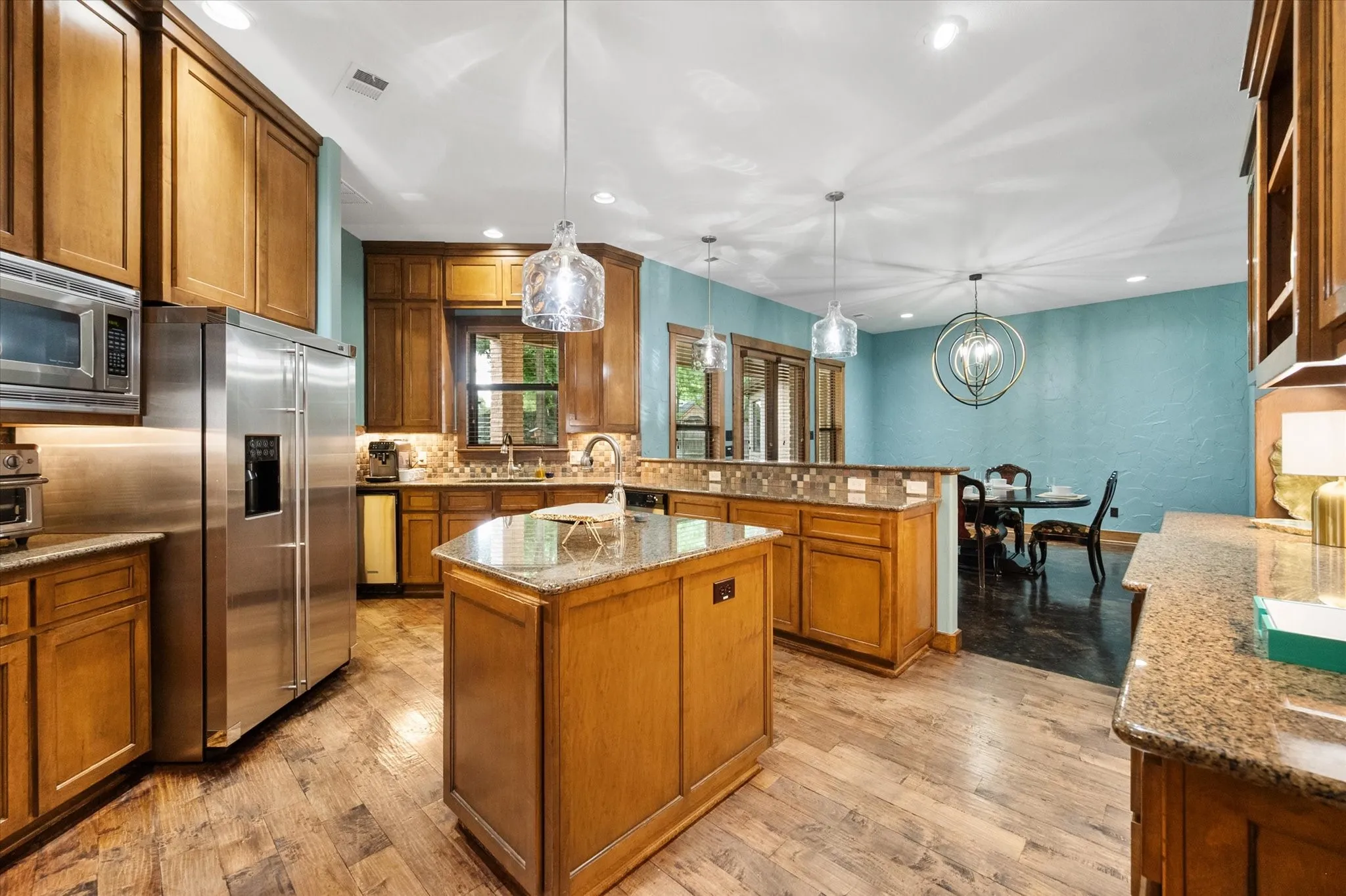 Single Family Residence For Sale in Tarrant County , 2500 Woodbridge Trail, Mansfield, Texas 76063, 4 Bedroom, 5 Bathroom, 3 Garage spaces, 4,258 Sqft, built in 2004, mls#21276591, Real Estate Agent in Mansfield, Homes For Sale in Tarrant county, Homes For Sale in Mansfield, Realtor in Mansfield Texas, Real Estate Brokerage Independent Realty Texas, Luminita Cordes Realtor