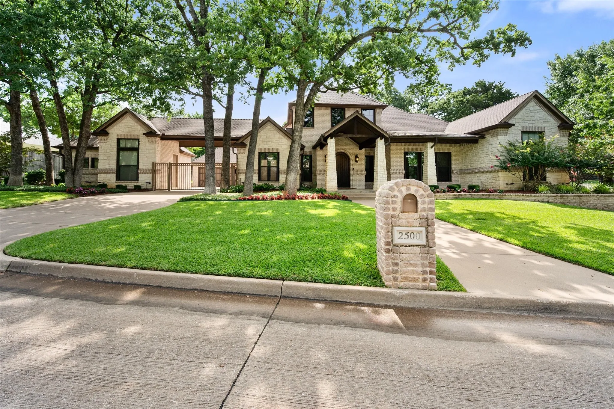 Single Family Residence For Sale in Tarrant County , 2500 Woodbridge Trail, Mansfield, Texas 76063, 4 Bedroom, 5 Bathroom, 3 Garage spaces, 4,258 Sqft, built in 2004, mls#21276591, Real Estate Agent in Mansfield, Homes For Sale in Tarrant county, Homes For Sale in Mansfield, Realtor in Mansfield Texas, Real Estate Brokerage Independent Realty Texas, Luminita Cordes Realtor