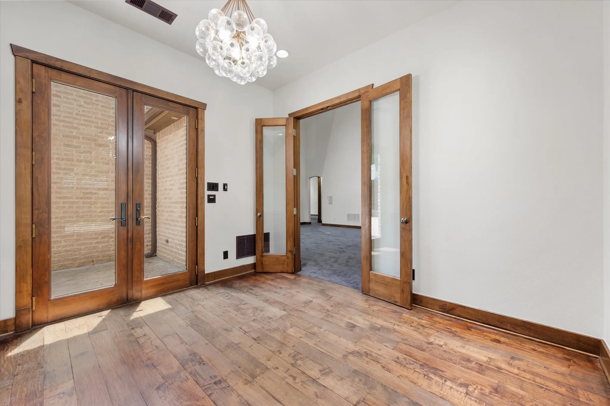 Single Family Residence For Sale in Tarrant County , 2500 Woodbridge Trail, Mansfield, Texas 76063, 4 Bedroom, 5 Bathroom, 3 Garage spaces, 4,258 Sqft, built in 2004, mls#21276591, Real Estate Agent in Mansfield, Homes For Sale in Tarrant county, Homes For Sale in Mansfield, Realtor in Mansfield Texas, Real Estate Brokerage Independent Realty Texas, Luminita Cordes Realtor