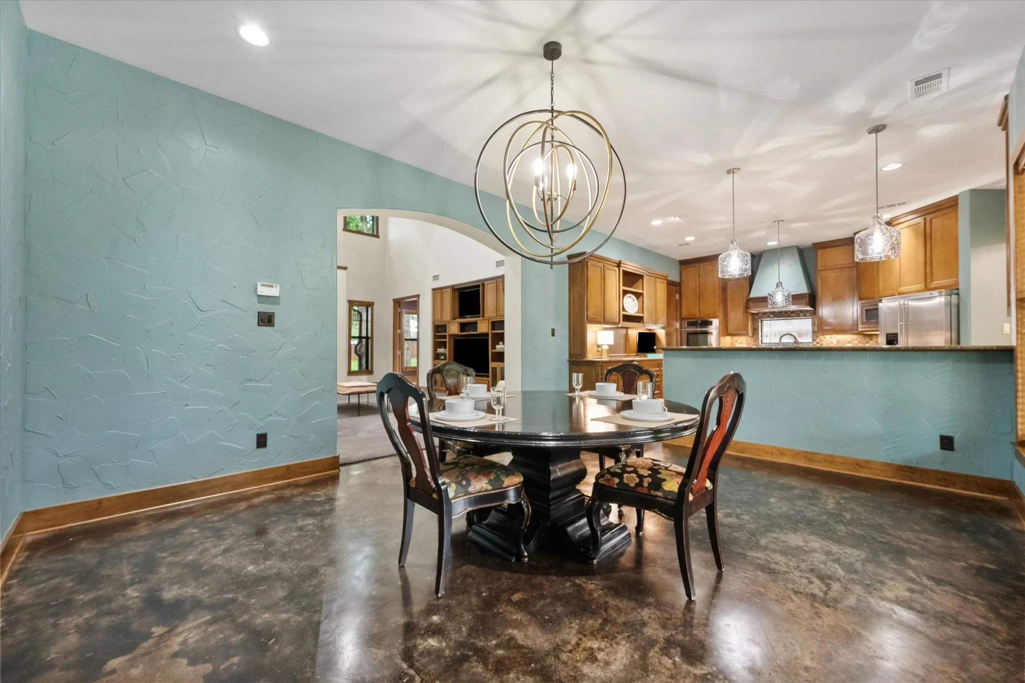 Single Family Residence For Sale in Tarrant County , 2500 Woodbridge Trail, Mansfield, Texas 76063, 4 Bedroom, 5 Bathroom, 3 Garage spaces, 4,258 Sqft, built in 2004, mls#21276591, Real Estate Agent in Mansfield, Homes For Sale in Tarrant county, Homes For Sale in Mansfield, Realtor in Mansfield Texas, Real Estate Brokerage Independent Realty Texas, Luminita Cordes Realtor