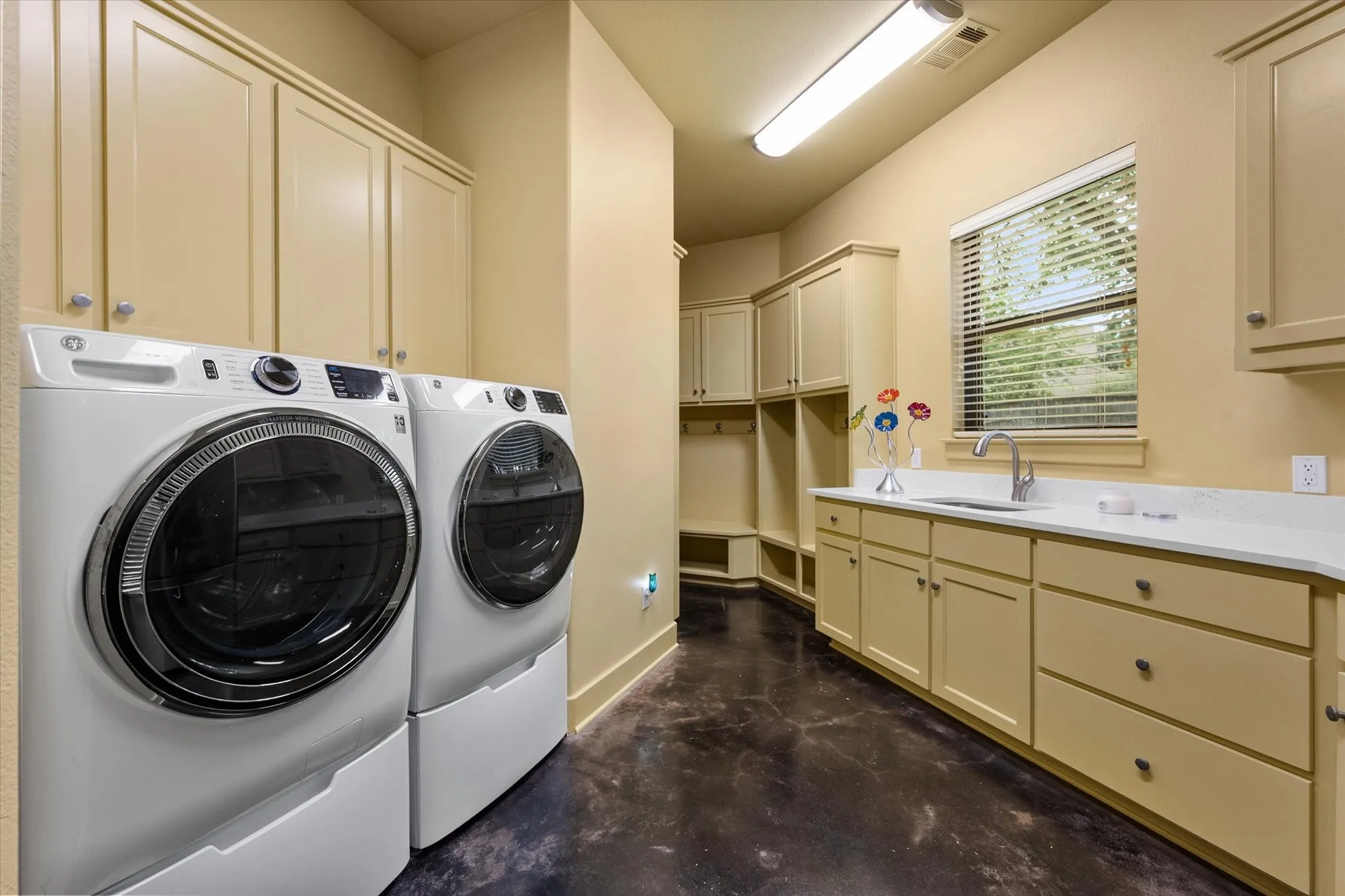 Single Family Residence For Sale in Tarrant County , 2500 Woodbridge Trail, Mansfield, Texas 76063, 4 Bedroom, 5 Bathroom, 3 Garage spaces, 4,258 Sqft, built in 2004, mls#21276591, Real Estate Agent in Mansfield, Homes For Sale in Tarrant county, Homes For Sale in Mansfield, Realtor in Mansfield Texas, Real Estate Brokerage Independent Realty Texas, Luminita Cordes Realtor