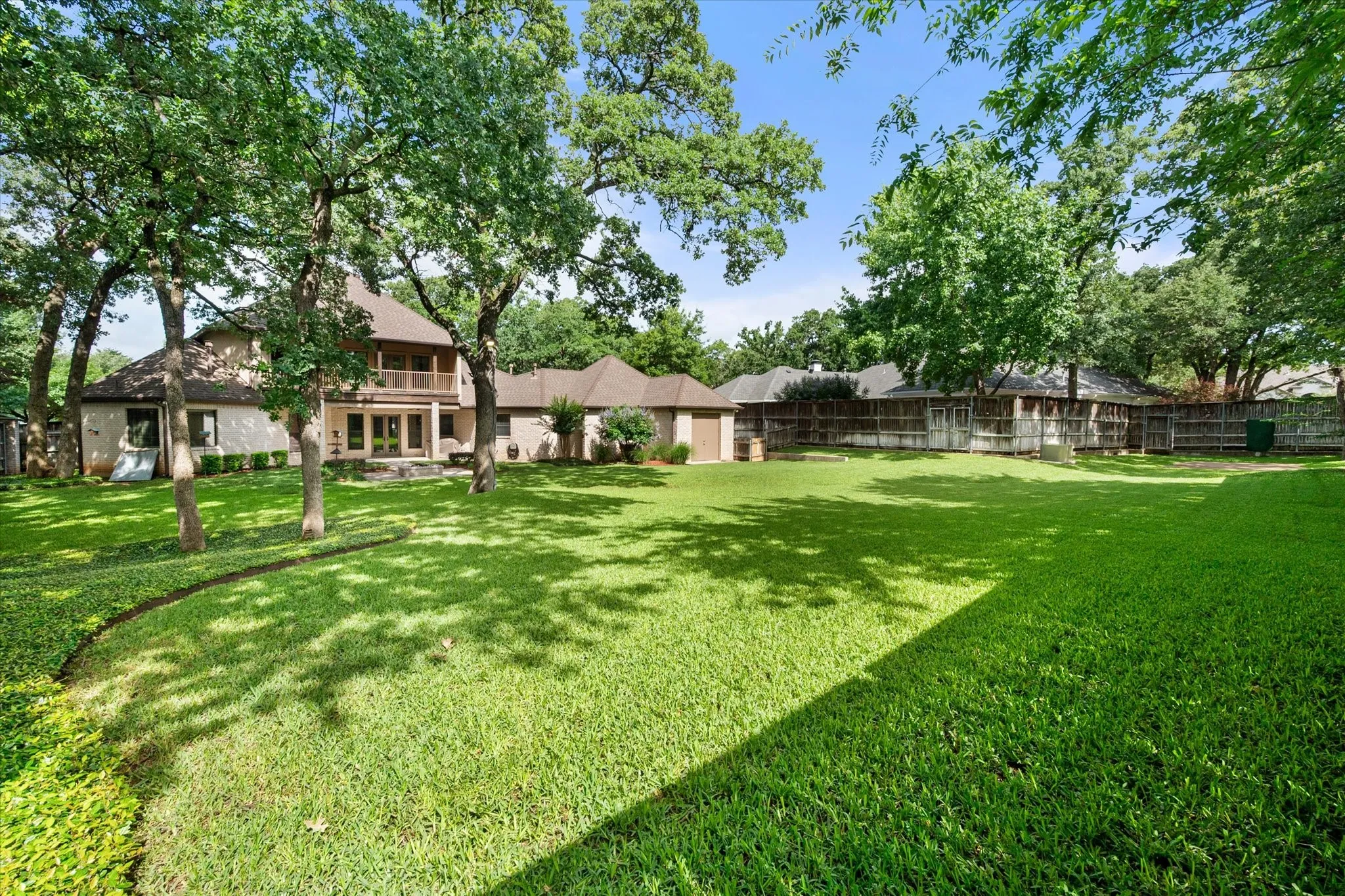 Single Family Residence For Sale in Tarrant County , 2500 Woodbridge Trail, Mansfield, Texas 76063, 4 Bedroom, 5 Bathroom, 3 Garage spaces, 4,258 Sqft, built in 2004, mls#21276591, Real Estate Agent in Mansfield, Homes For Sale in Tarrant county, Homes For Sale in Mansfield, Realtor in Mansfield Texas, Real Estate Brokerage Independent Realty Texas, Luminita Cordes Realtor