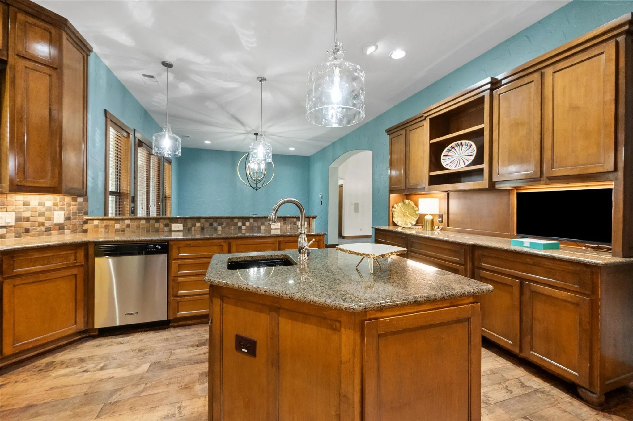 Single Family Residence For Sale in Tarrant County , 2500 Woodbridge Trail, Mansfield, Texas 76063, 4 Bedroom, 5 Bathroom, 3 Garage spaces, 4,258 Sqft, built in 2004, mls#21276591, Real Estate Agent in Mansfield, Homes For Sale in Tarrant county, Homes For Sale in Mansfield, Realtor in Mansfield Texas, Real Estate Brokerage Independent Realty Texas, Luminita Cordes Realtor