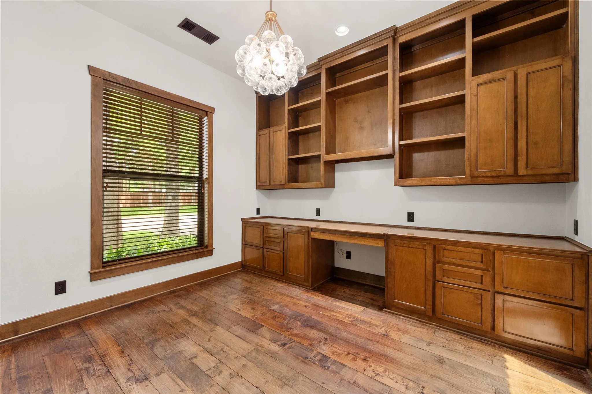 Single Family Residence For Sale in Tarrant County , 2500 Woodbridge Trail, Mansfield, Texas 76063, 4 Bedroom, 5 Bathroom, 3 Garage spaces, 4,258 Sqft, built in 2004, mls#21276591, Real Estate Agent in Mansfield, Homes For Sale in Tarrant county, Homes For Sale in Mansfield, Realtor in Mansfield Texas, Real Estate Brokerage Independent Realty Texas, Luminita Cordes Realtor