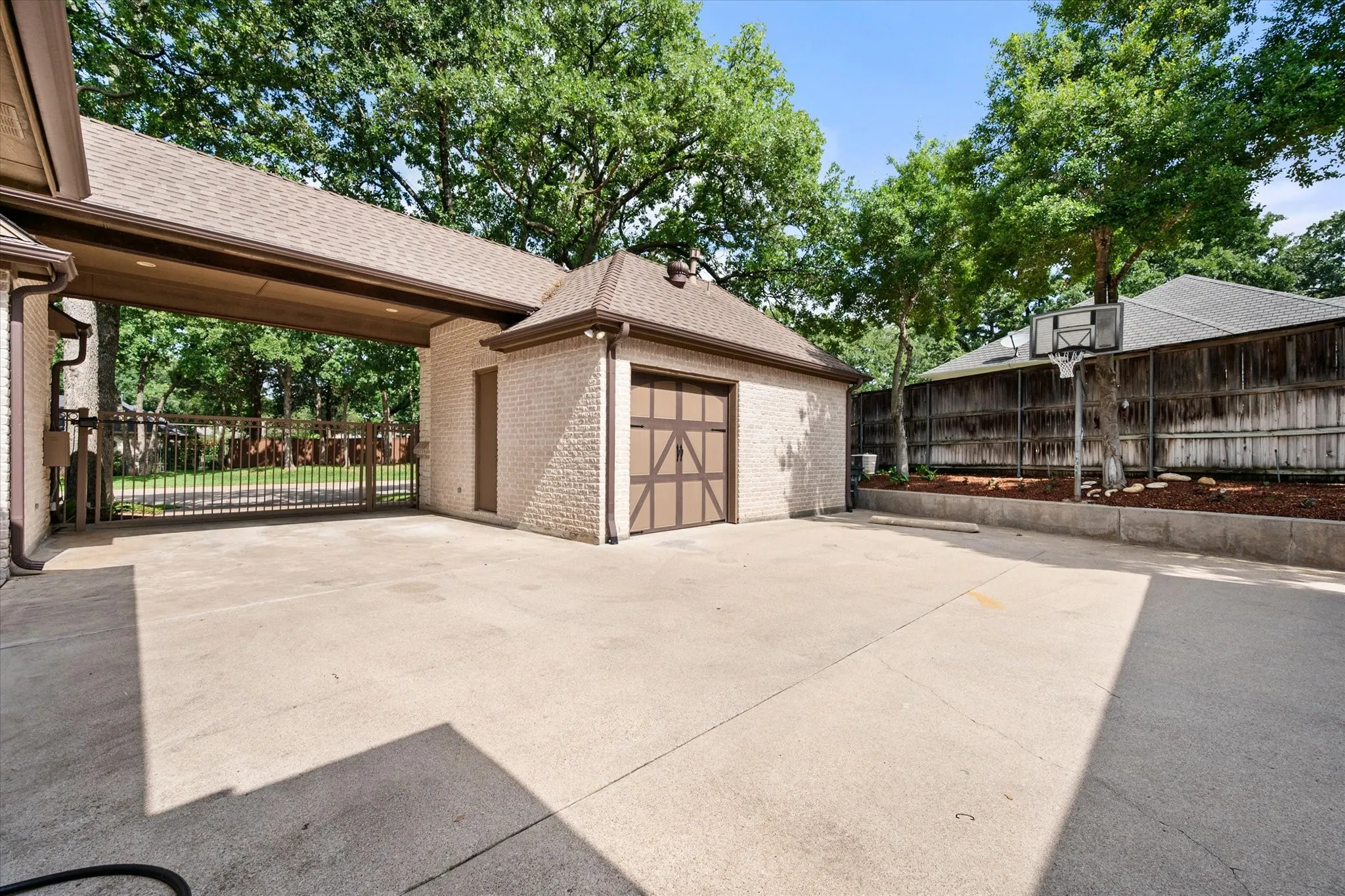 Single Family Residence For Sale in Tarrant County , 2500 Woodbridge Trail, Mansfield, Texas 76063, 4 Bedroom, 5 Bathroom, 3 Garage spaces, 4,258 Sqft, built in 2004, mls#21276591, Real Estate Agent in Mansfield, Homes For Sale in Tarrant county, Homes For Sale in Mansfield, Realtor in Mansfield Texas, Real Estate Brokerage Independent Realty Texas, Luminita Cordes Realtor
