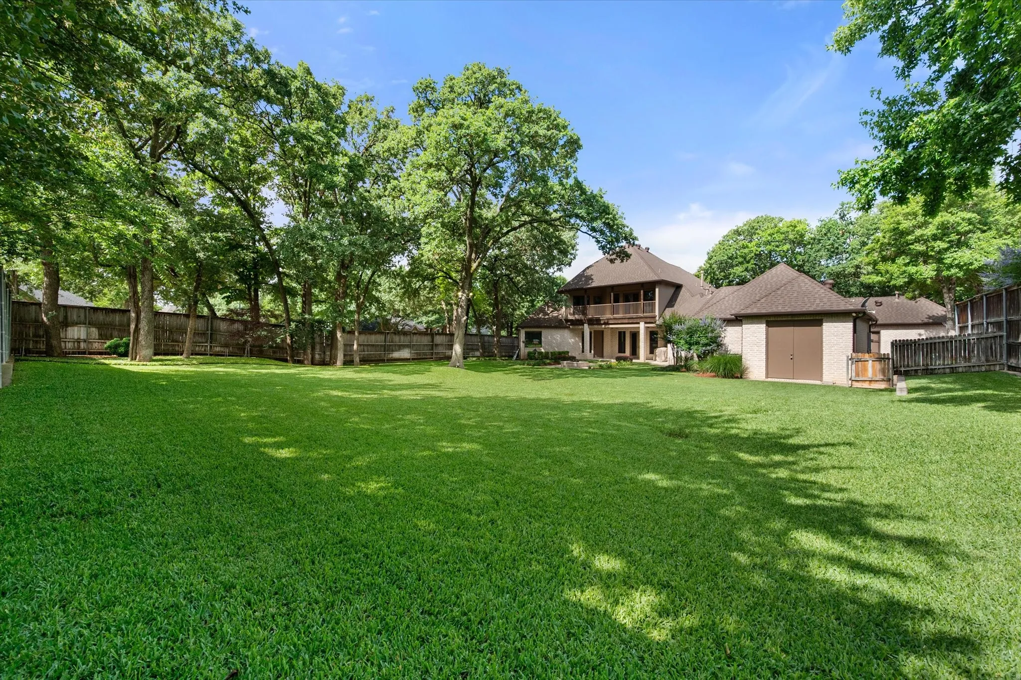 Single Family Residence For Sale in Tarrant County , 2500 Woodbridge Trail, Mansfield, Texas 76063, 4 Bedroom, 5 Bathroom, 3 Garage spaces, 4,258 Sqft, built in 2004, mls#21276591, Real Estate Agent in Mansfield, Homes For Sale in Tarrant county, Homes For Sale in Mansfield, Realtor in Mansfield Texas, Real Estate Brokerage Independent Realty Texas, Luminita Cordes Realtor