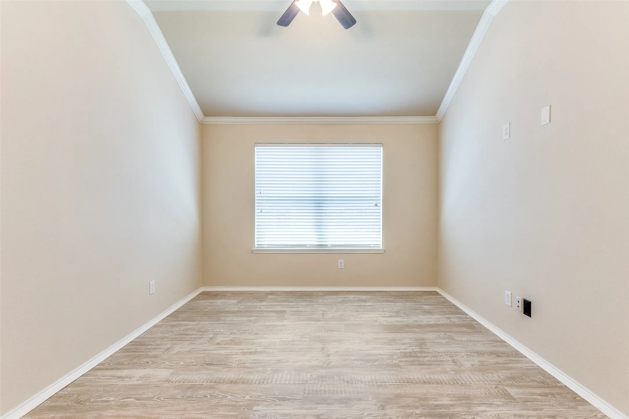 Single Family Residence For Sale in Denton County , 520 Pollyann Trail, Fort Worth, Texas 76052, 3 Bedroom, 3 Bathroom, 2 Garage spaces, 2,372 Sqft, built in 2015, mls#21280674, Real Estate Agent in Fort Worth, Homes For Sale in Denton county, Homes For Sale in Fort Worth, Realtor in Fort Worth Texas, Real Estate Brokerage Independent Realty Texas, Luminita Cordes Realtor