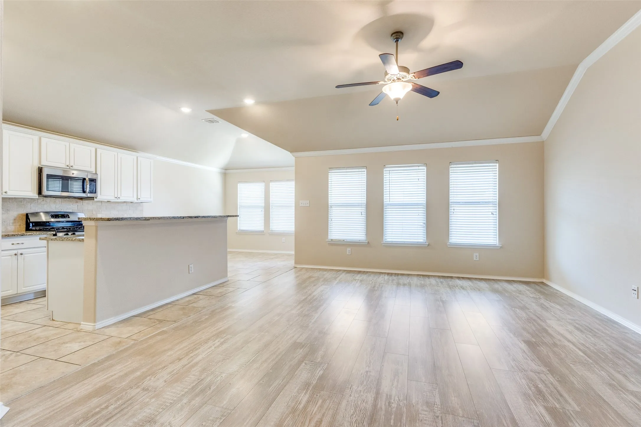 Single Family Residence For Sale in Denton County , 520 Pollyann Trail, Fort Worth, Texas 76052, 3 Bedroom, 3 Bathroom, 2 Garage spaces, 2,372 Sqft, built in 2015, mls#21280674, Real Estate Agent in Fort Worth, Homes For Sale in Denton county, Homes For Sale in Fort Worth, Realtor in Fort Worth Texas, Real Estate Brokerage Independent Realty Texas, Luminita Cordes Realtor