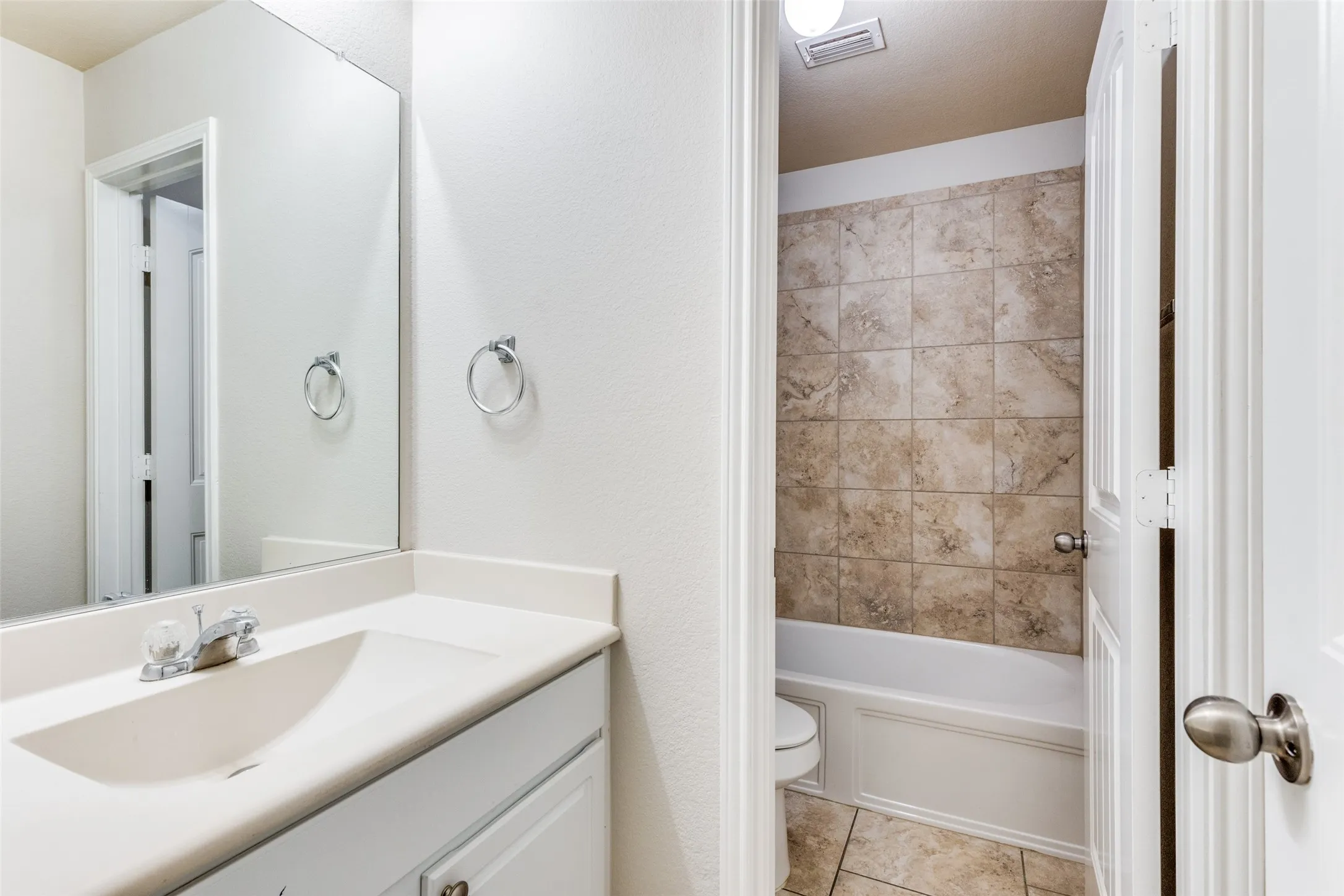 Single Family Residence For Sale in Denton County , 520 Pollyann Trail, Fort Worth, Texas 76052, 3 Bedroom, 3 Bathroom, 2 Garage spaces, 2,372 Sqft, built in 2015, mls#21280674, Real Estate Agent in Fort Worth, Homes For Sale in Denton county, Homes For Sale in Fort Worth, Realtor in Fort Worth Texas, Real Estate Brokerage Independent Realty Texas, Luminita Cordes Realtor