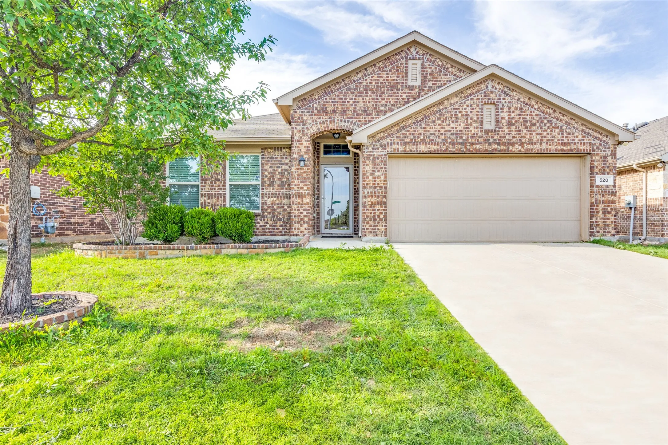 Single Family Residence For Sale in Denton County , 520 Pollyann Trail, Fort Worth, Texas 76052, 3 Bedroom, 3 Bathroom, 2 Garage spaces, 2,372 Sqft, built in 2015, mls#21280674, Real Estate Agent in Fort Worth, Homes For Sale in Denton county, Homes For Sale in Fort Worth, Realtor in Fort Worth Texas, Real Estate Brokerage Independent Realty Texas, Luminita Cordes Realtor