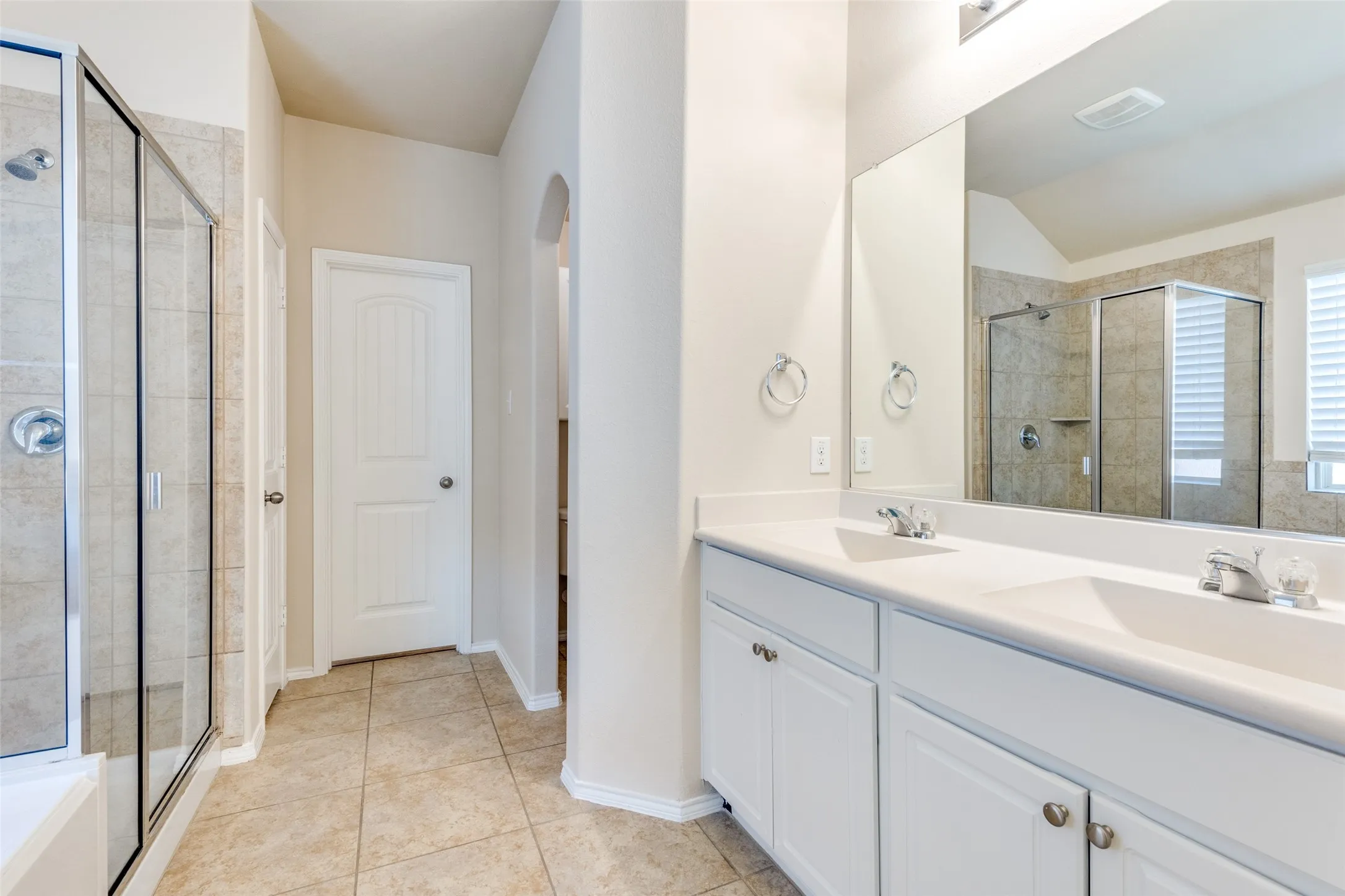 Single Family Residence For Sale in Denton County , 520 Pollyann Trail, Fort Worth, Texas 76052, 3 Bedroom, 3 Bathroom, 2 Garage spaces, 2,372 Sqft, built in 2015, mls#21280674, Real Estate Agent in Fort Worth, Homes For Sale in Denton county, Homes For Sale in Fort Worth, Realtor in Fort Worth Texas, Real Estate Brokerage Independent Realty Texas, Luminita Cordes Realtor
