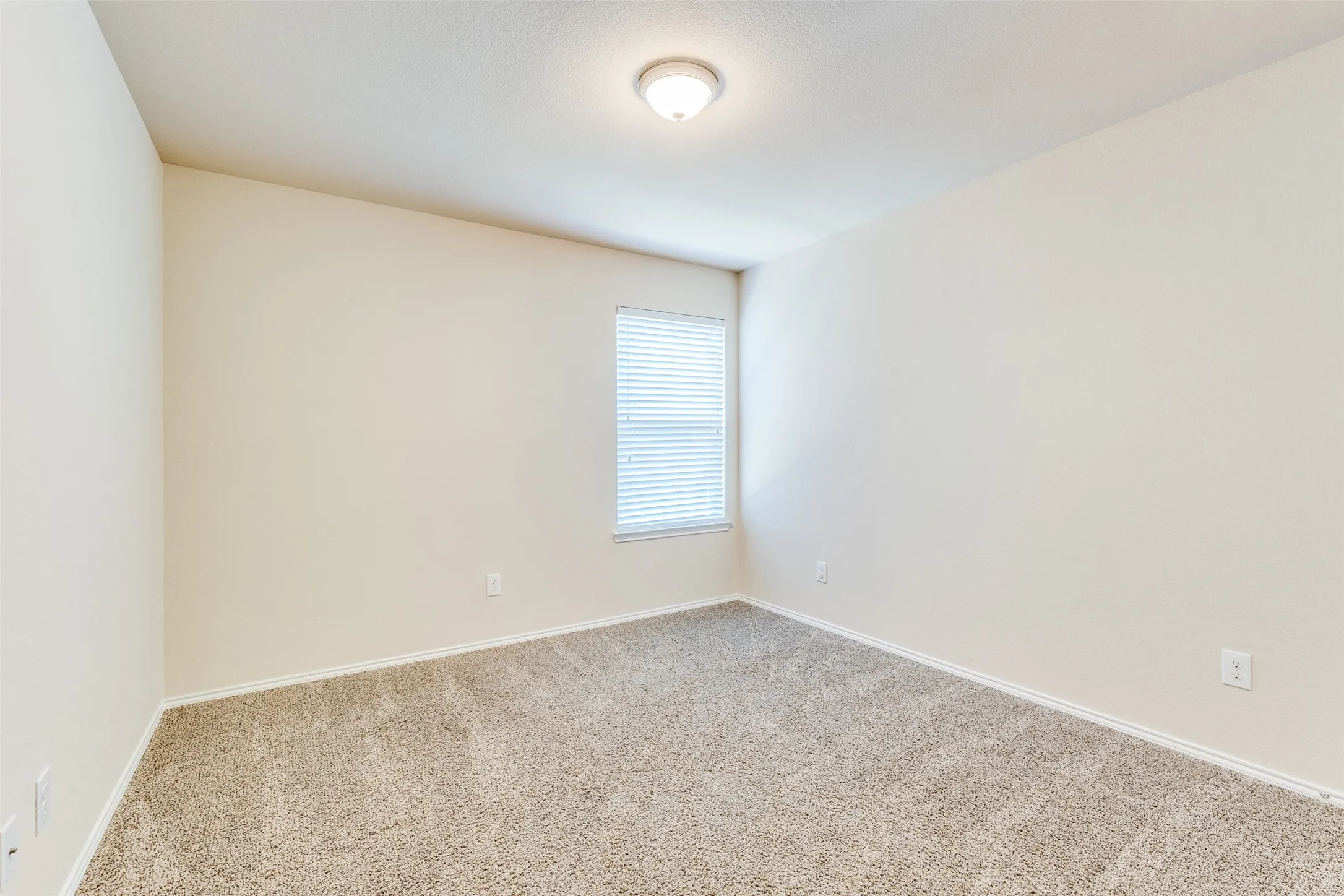 Single Family Residence For Sale in Denton County , 520 Pollyann Trail, Fort Worth, Texas 76052, 3 Bedroom, 3 Bathroom, 2 Garage spaces, 2,372 Sqft, built in 2015, mls#21280674, Real Estate Agent in Fort Worth, Homes For Sale in Denton county, Homes For Sale in Fort Worth, Realtor in Fort Worth Texas, Real Estate Brokerage Independent Realty Texas, Luminita Cordes Realtor