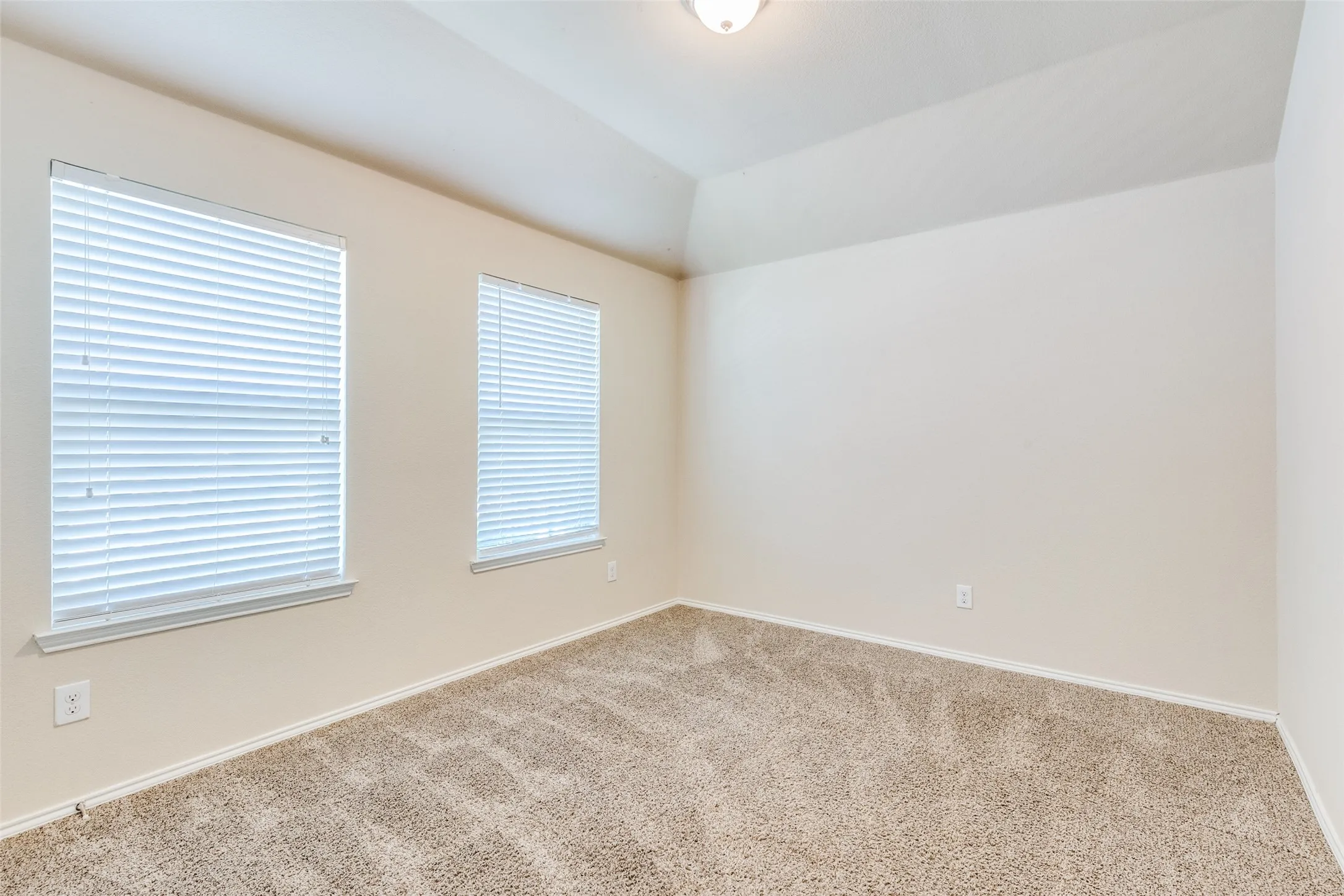Single Family Residence For Sale in Denton County , 520 Pollyann Trail, Fort Worth, Texas 76052, 3 Bedroom, 3 Bathroom, 2 Garage spaces, 2,372 Sqft, built in 2015, mls#21280674, Real Estate Agent in Fort Worth, Homes For Sale in Denton county, Homes For Sale in Fort Worth, Realtor in Fort Worth Texas, Real Estate Brokerage Independent Realty Texas, Luminita Cordes Realtor