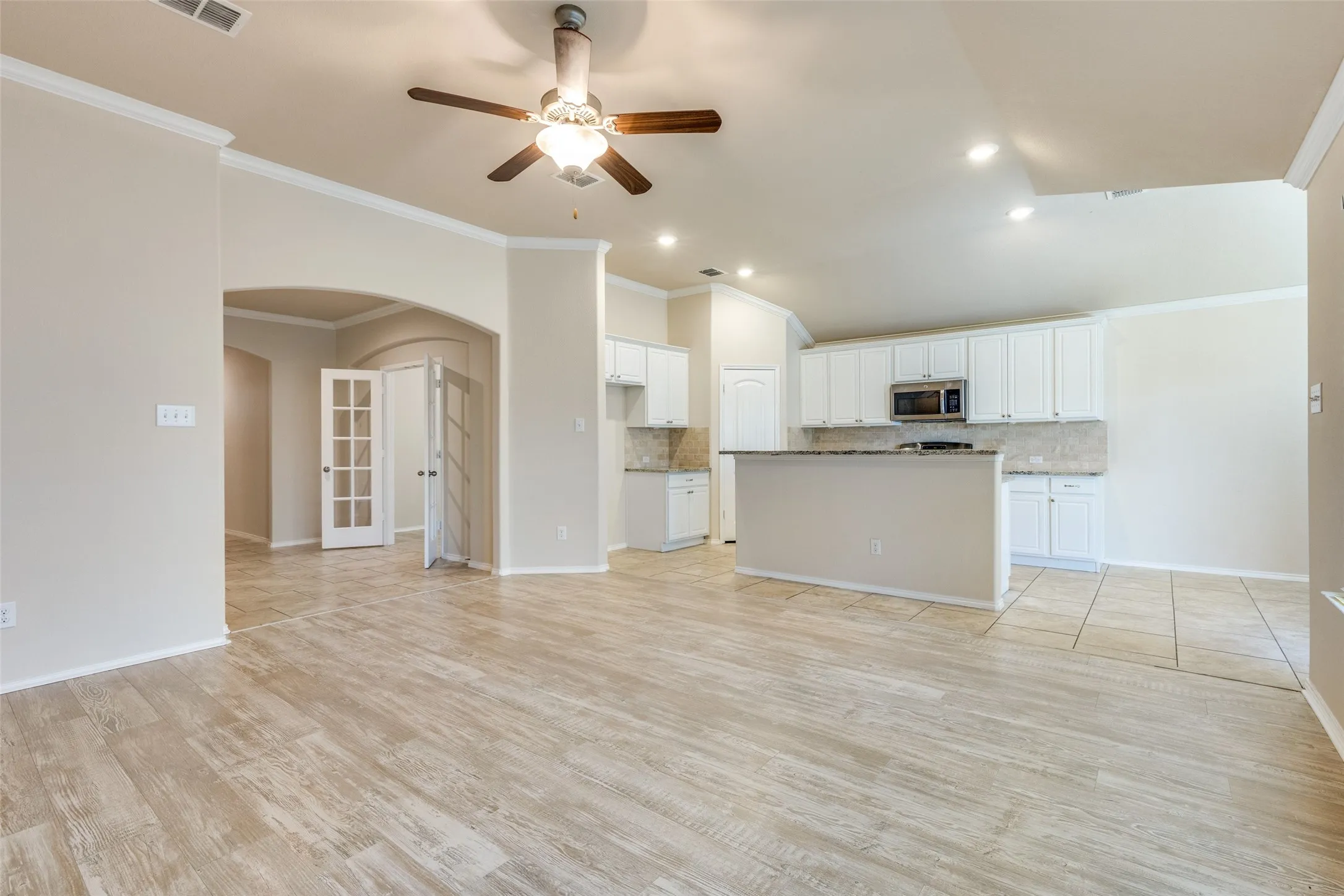 Single Family Residence For Sale in Denton County , 520 Pollyann Trail, Fort Worth, Texas 76052, 3 Bedroom, 3 Bathroom, 2 Garage spaces, 2,372 Sqft, built in 2015, mls#21280674, Real Estate Agent in Fort Worth, Homes For Sale in Denton county, Homes For Sale in Fort Worth, Realtor in Fort Worth Texas, Real Estate Brokerage Independent Realty Texas, Luminita Cordes Realtor