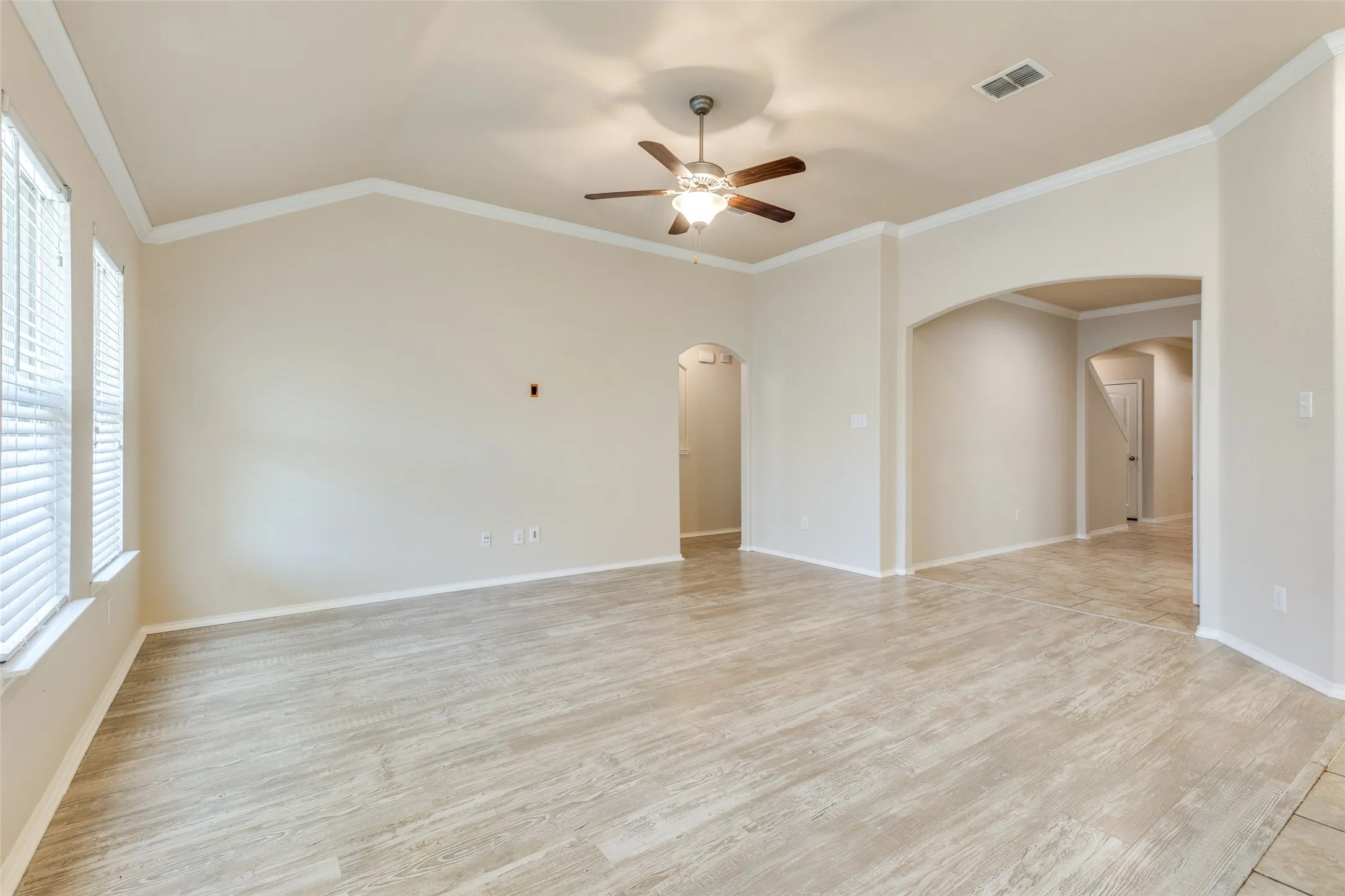 Single Family Residence For Sale in Denton County , 520 Pollyann Trail, Fort Worth, Texas 76052, 3 Bedroom, 3 Bathroom, 2 Garage spaces, 2,372 Sqft, built in 2015, mls#21280674, Real Estate Agent in Fort Worth, Homes For Sale in Denton county, Homes For Sale in Fort Worth, Realtor in Fort Worth Texas, Real Estate Brokerage Independent Realty Texas, Luminita Cordes Realtor