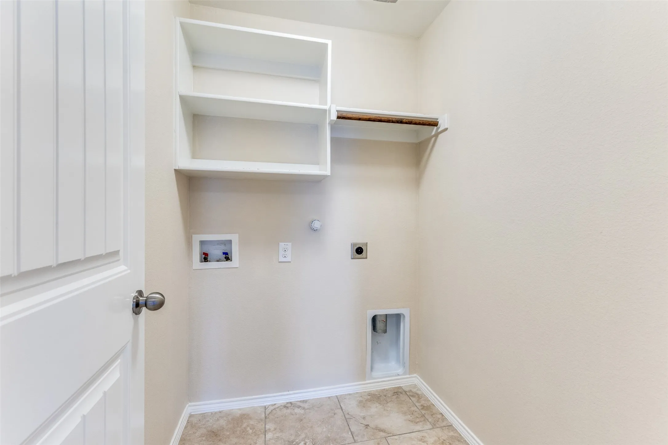 Single Family Residence For Sale in Denton County , 520 Pollyann Trail, Fort Worth, Texas 76052, 3 Bedroom, 3 Bathroom, 2 Garage spaces, 2,372 Sqft, built in 2015, mls#21280674, Real Estate Agent in Fort Worth, Homes For Sale in Denton county, Homes For Sale in Fort Worth, Realtor in Fort Worth Texas, Real Estate Brokerage Independent Realty Texas, Luminita Cordes Realtor