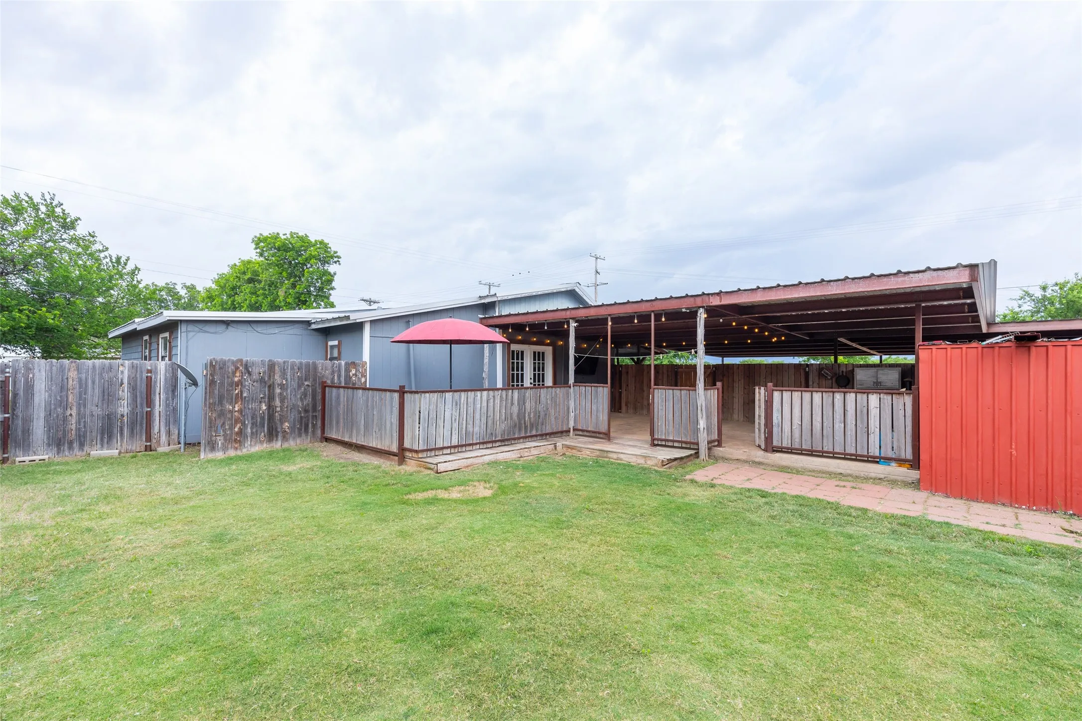 Single Family Residence For Sale in Taylor County , 102 Scurry Avenue, Tuscola, Texas 79562, 3 Bedroom, 2 Bathroom, Garage spaces, 1,406 Sqft, built in 1928, mls#21280676, Real Estate Agent in Tuscola, Homes For Sale in Taylor county, Homes For Sale in Tuscola, Realtor in Tuscola Texas, Real Estate Brokerage Independent Realty Texas, Luminita Cordes Realtor