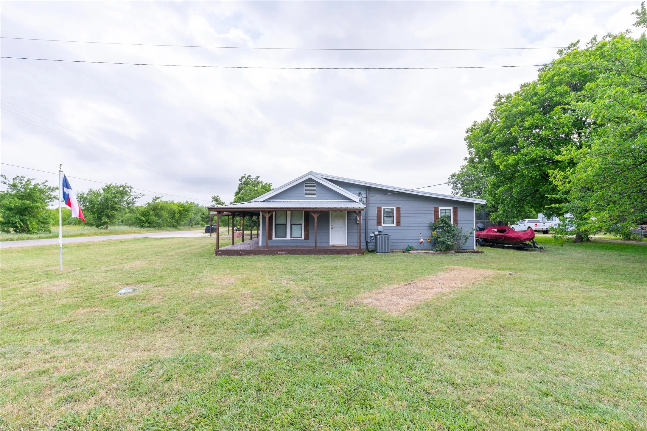 Single Family Residence For Sale in Taylor County , 102 Scurry Avenue, Tuscola, Texas 79562, 3 Bedroom, 2 Bathroom, Garage spaces, 1,406 Sqft, built in 1928, mls#21280676, Real Estate Agent in Tuscola, Homes For Sale in Taylor county, Homes For Sale in Tuscola, Realtor in Tuscola Texas, Real Estate Brokerage Independent Realty Texas, Luminita Cordes Realtor